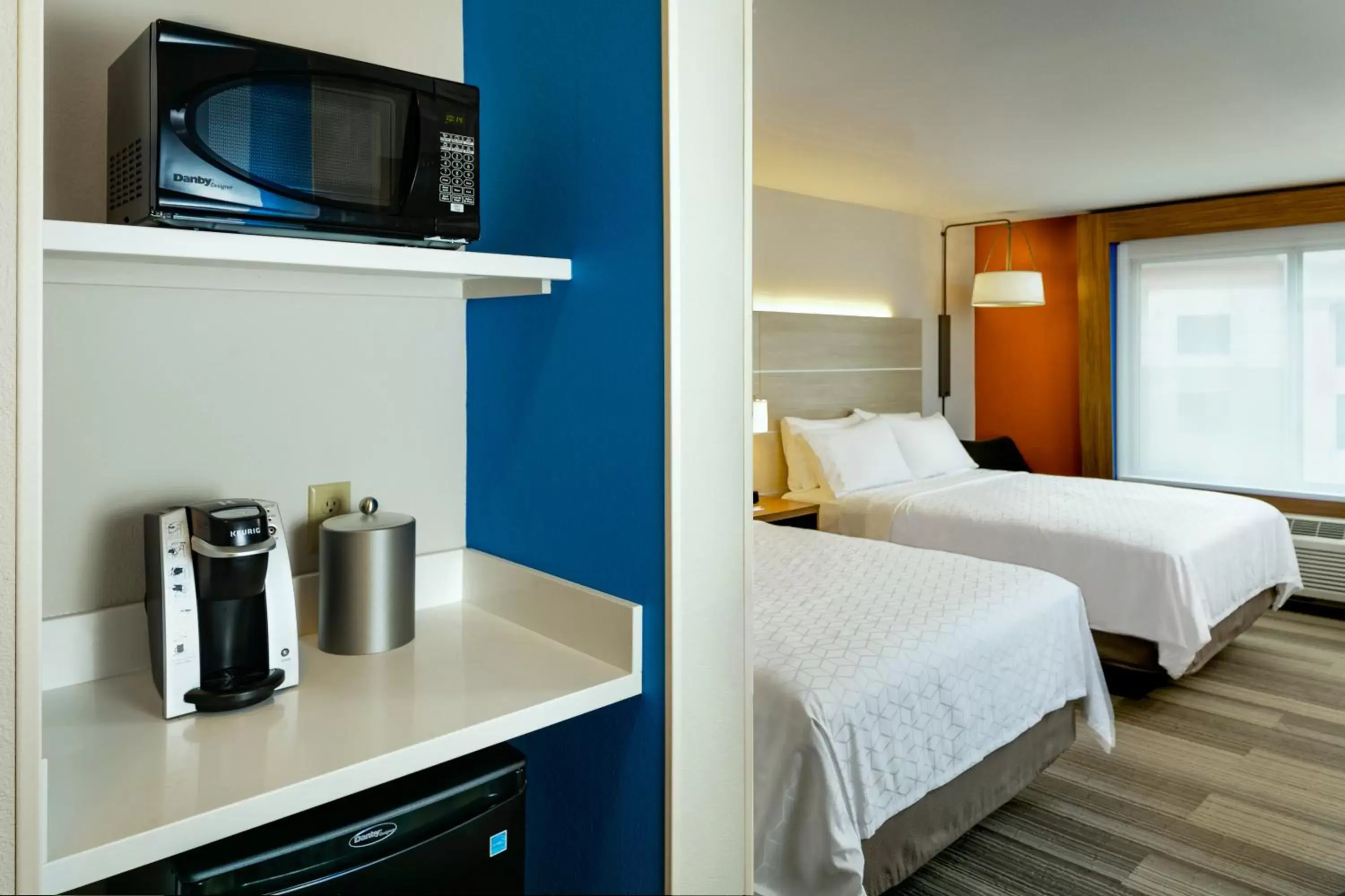 Bed in Holiday Inn Express & Suites - Medford, an IHG Hotel