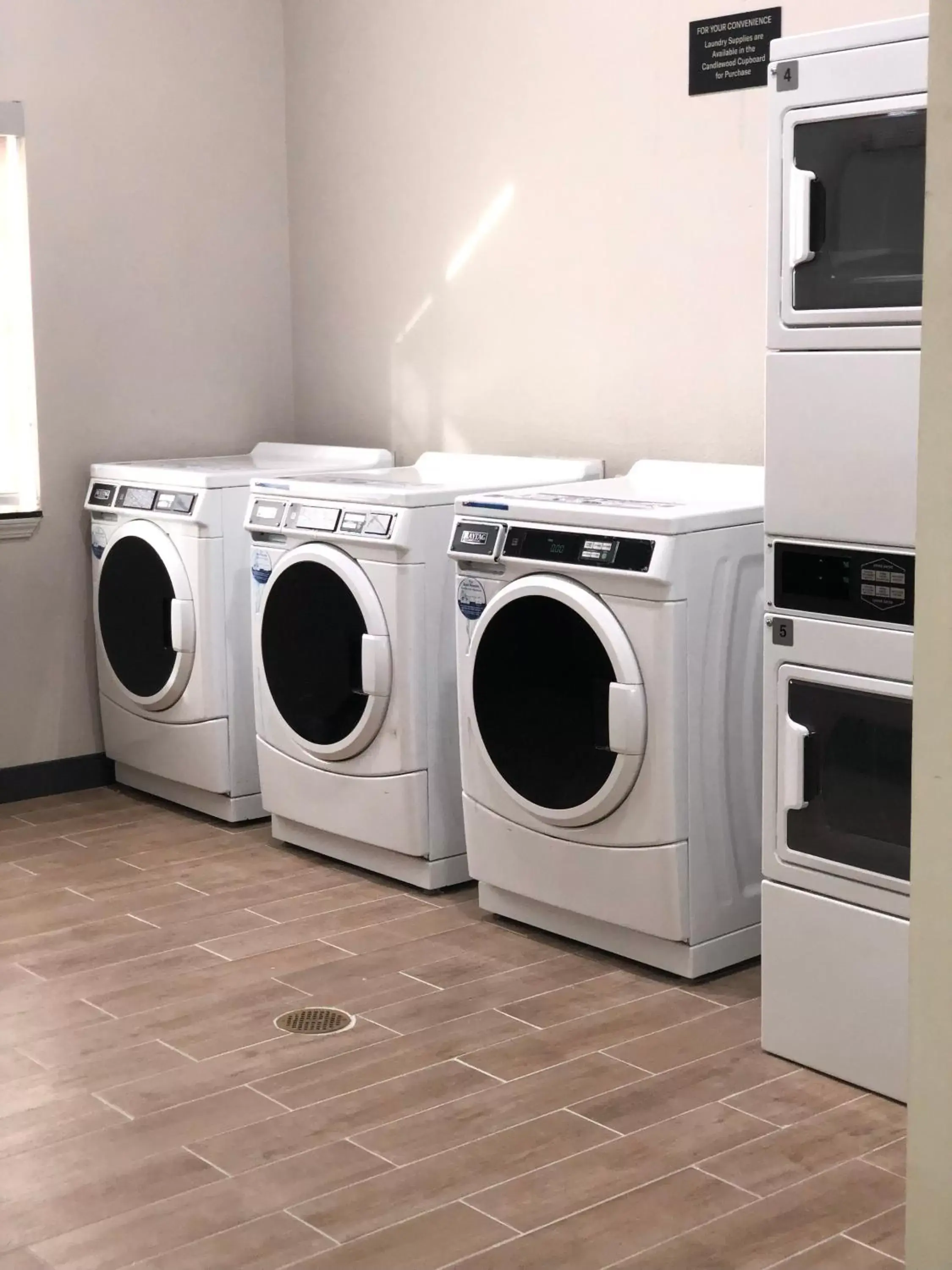 laundry, Kitchen/Kitchenette in Candlewood Suites Mount Pleasant, an IHG Hotel