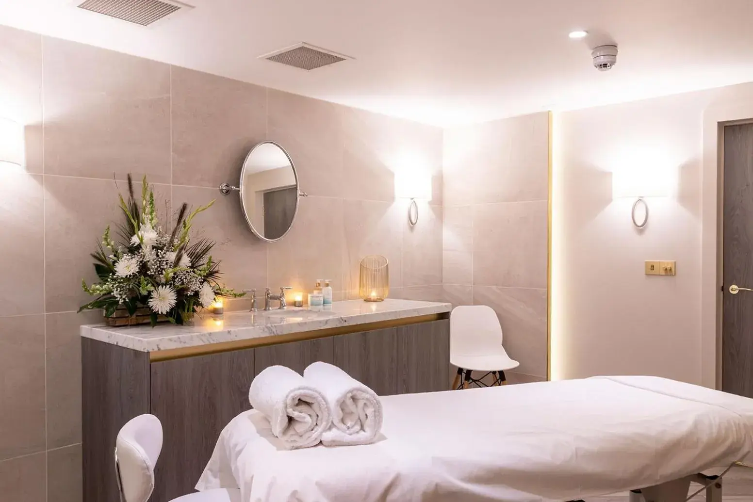 Spa and wellness centre/facilities, Bathroom in Champneys Henlow