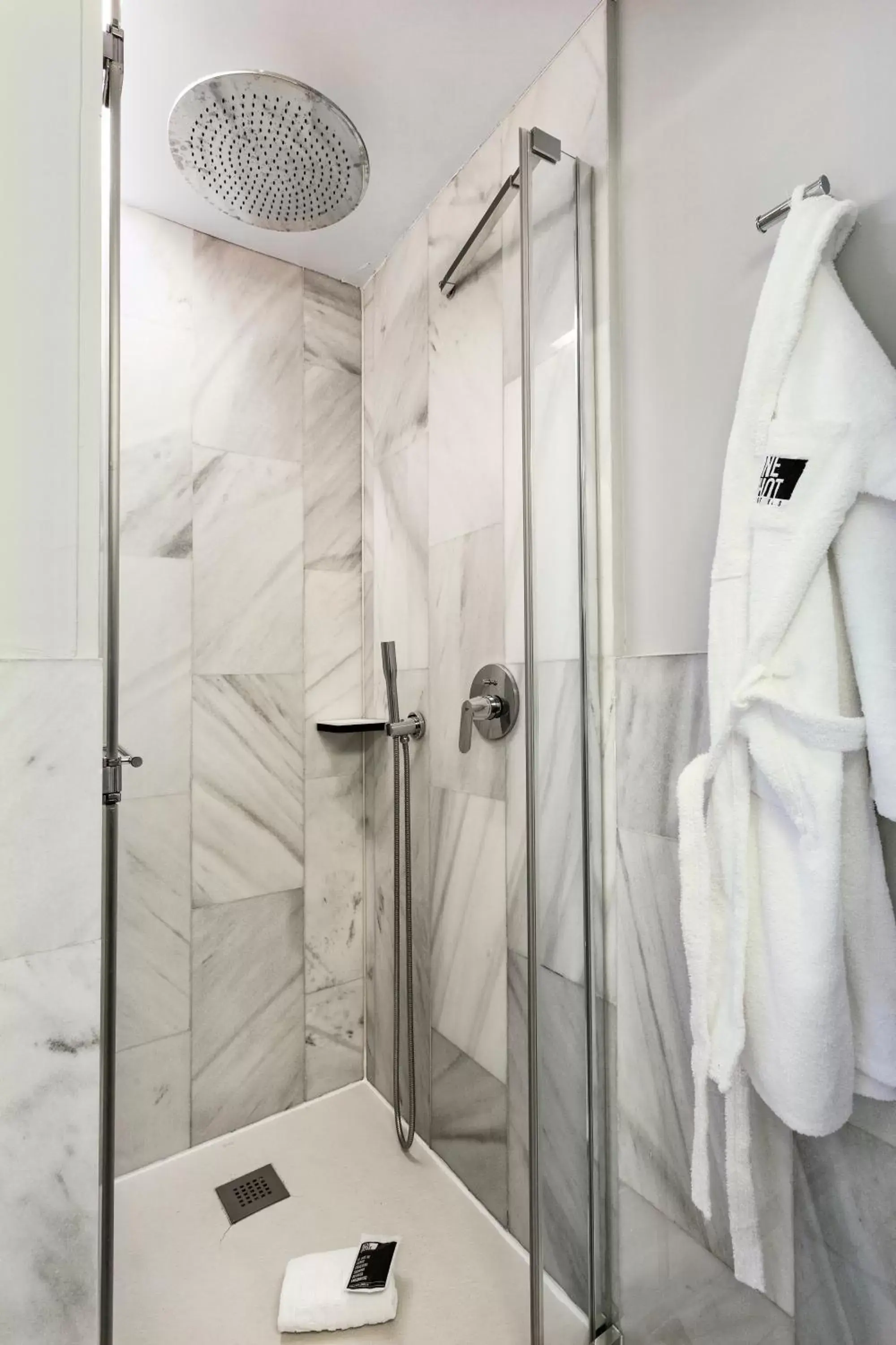 Shower, Bathroom in One Shot Recoletos 04