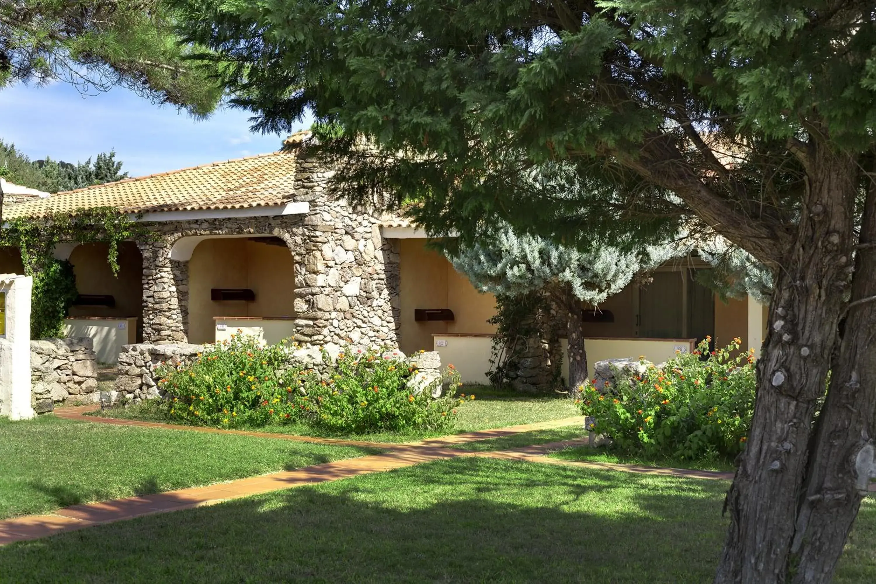 Garden, Property Building in Colonna Hotel Du Golf