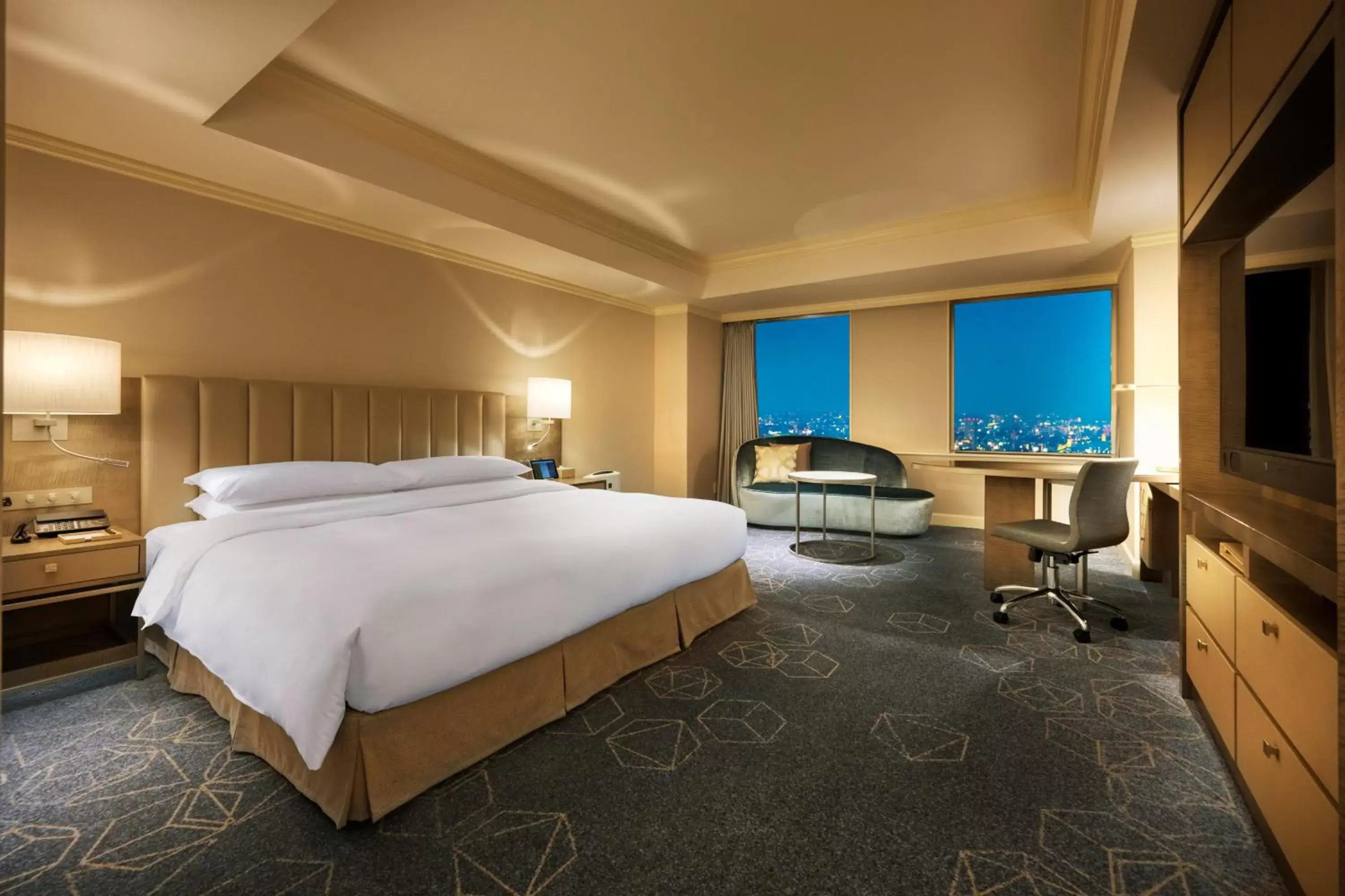 Bed in Nagoya Marriott Associa Hotel