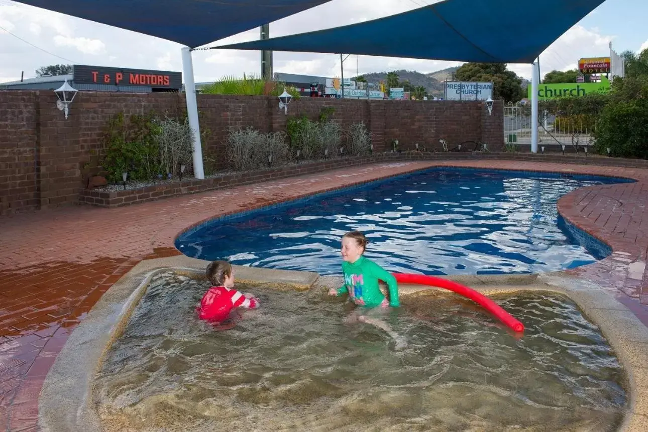 Day, Swimming Pool in Albury Classic Motor Inn