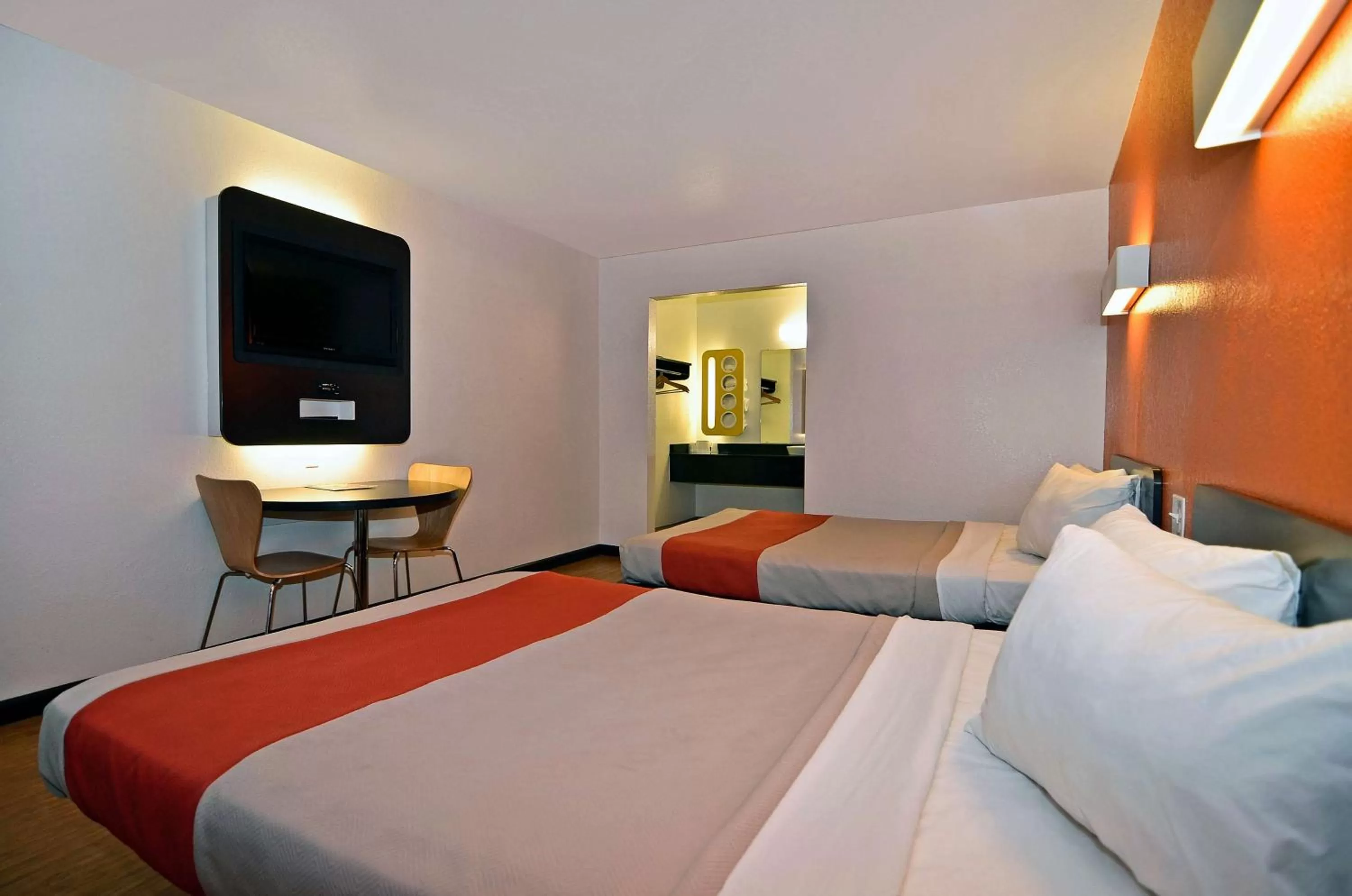 TV and multimedia, Bed in Motel 6-Fairfield, CA - Napa Valley