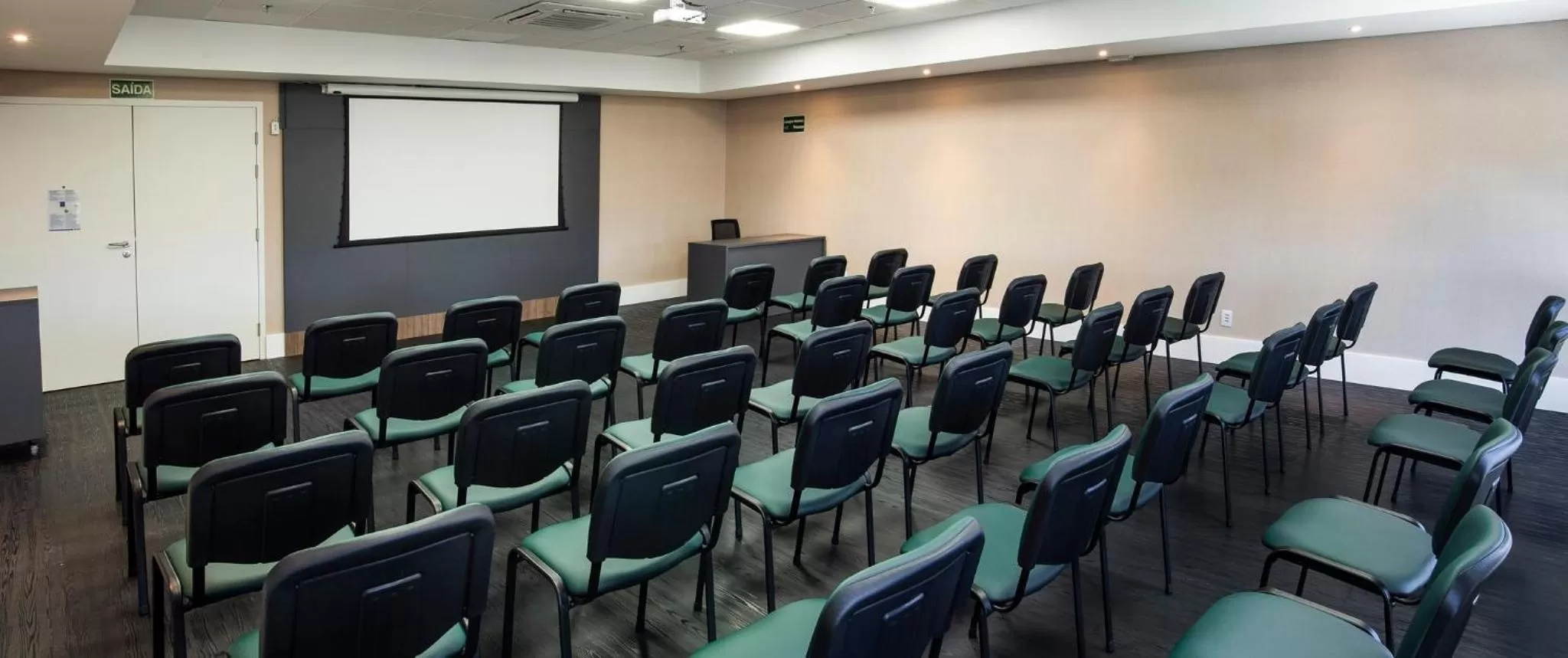 Meeting/conference room in Holiday Inn Express - Farroupilha, um Hotel IHG