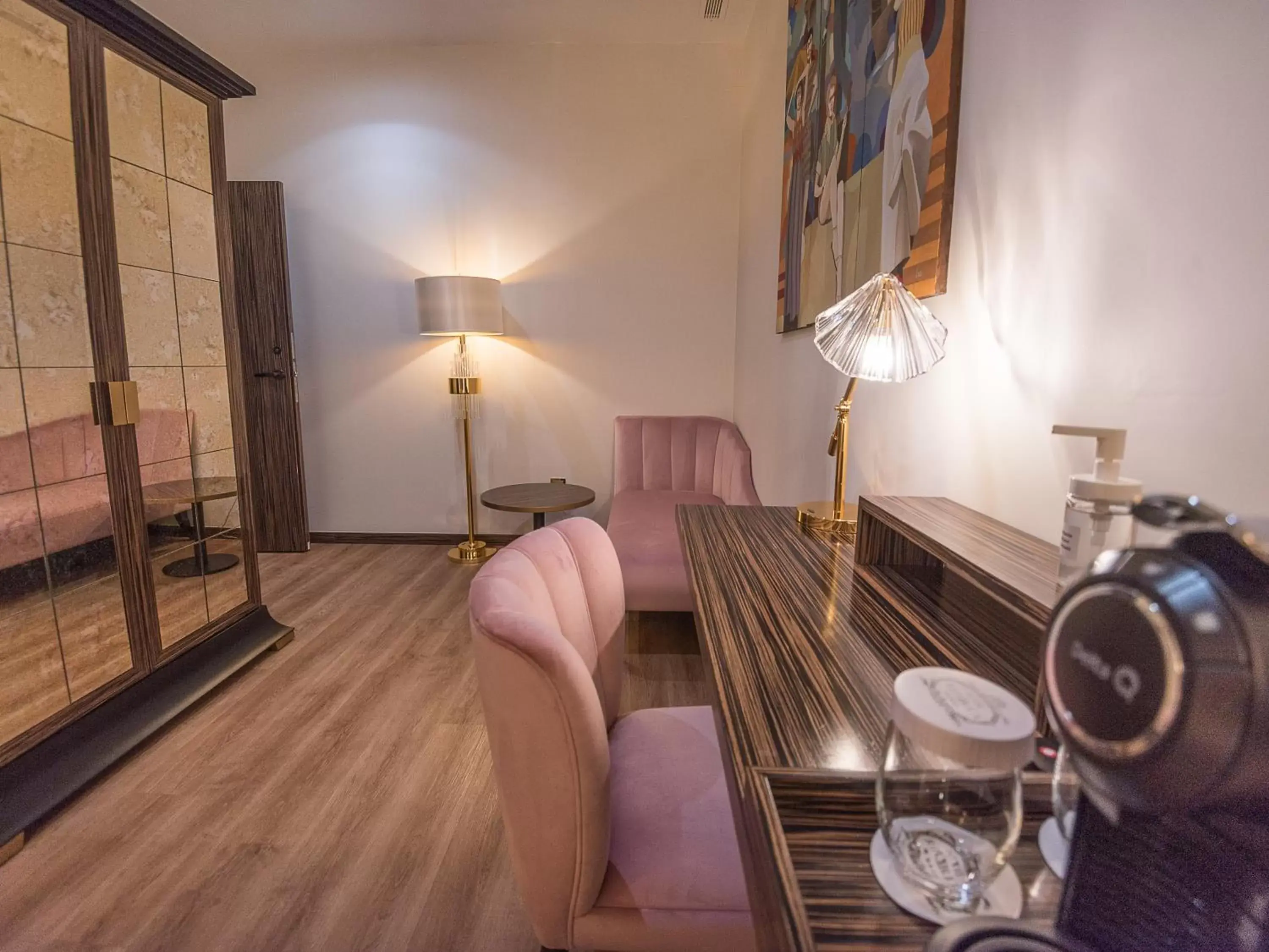 Bedroom, Dining Area in Hotel República