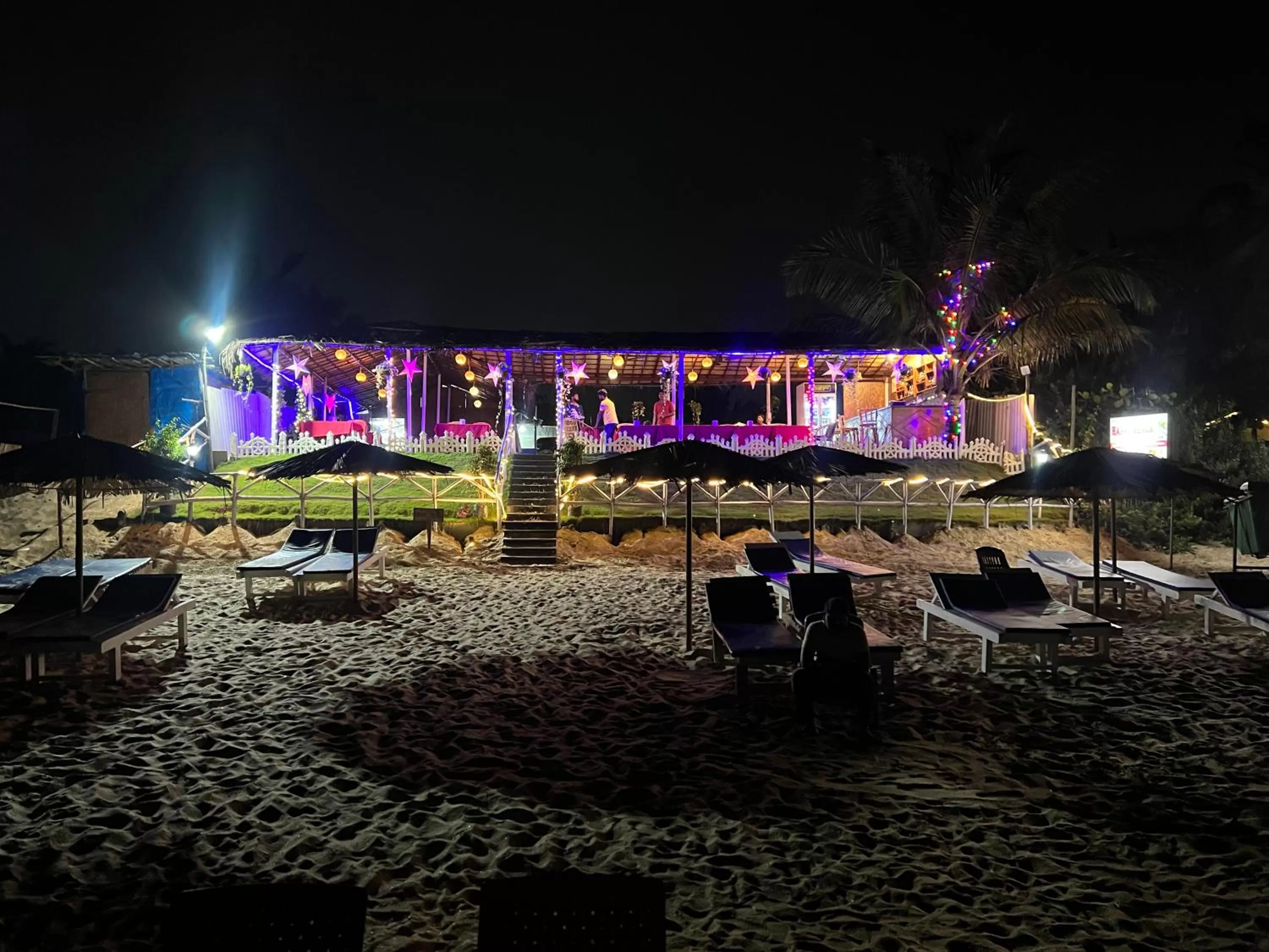 Night in Happy Shack Beach And Wooden Huts