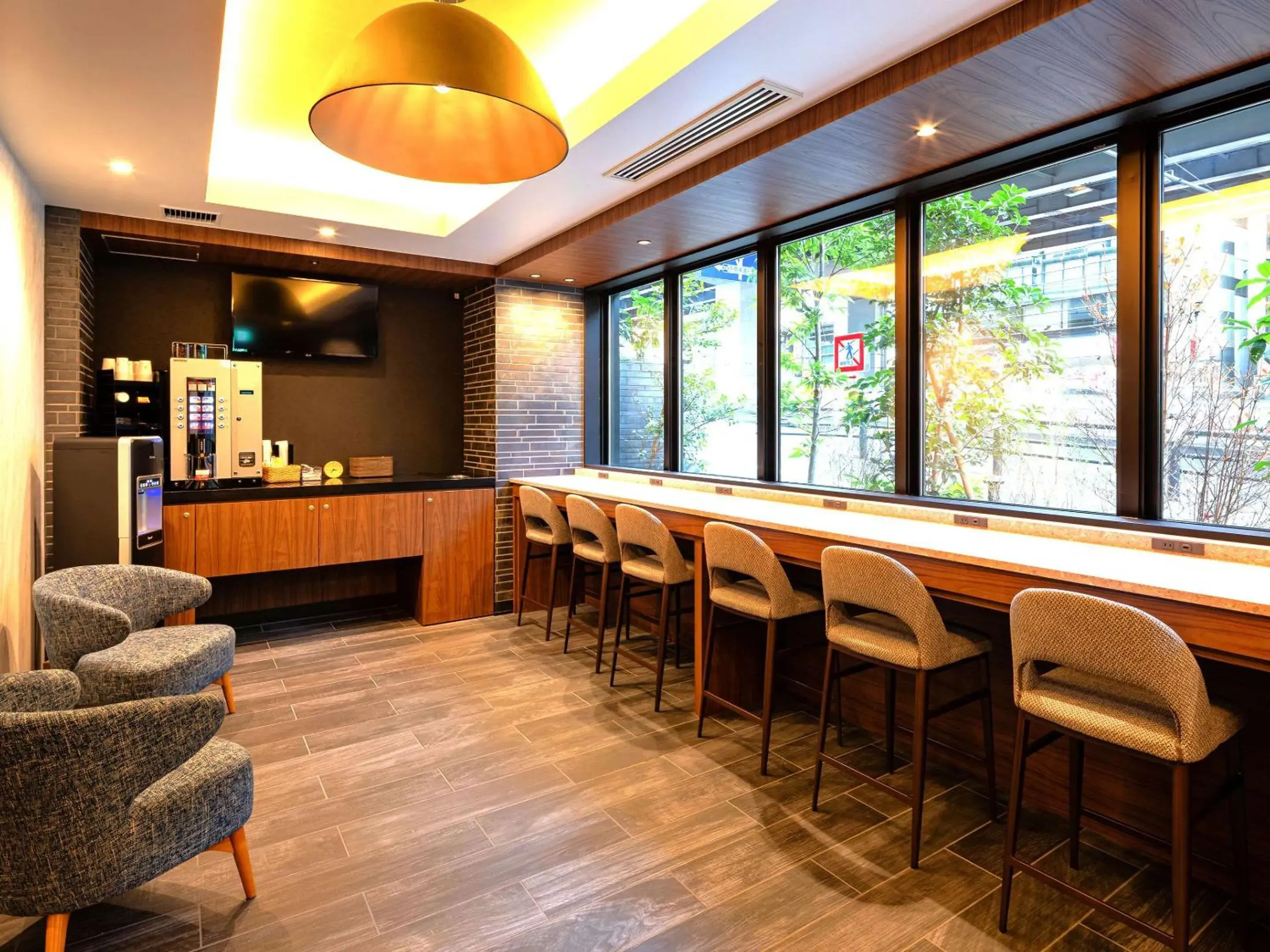 Lobby or reception, Lounge/Bar in Comfort Inn Tokyo Roppongi