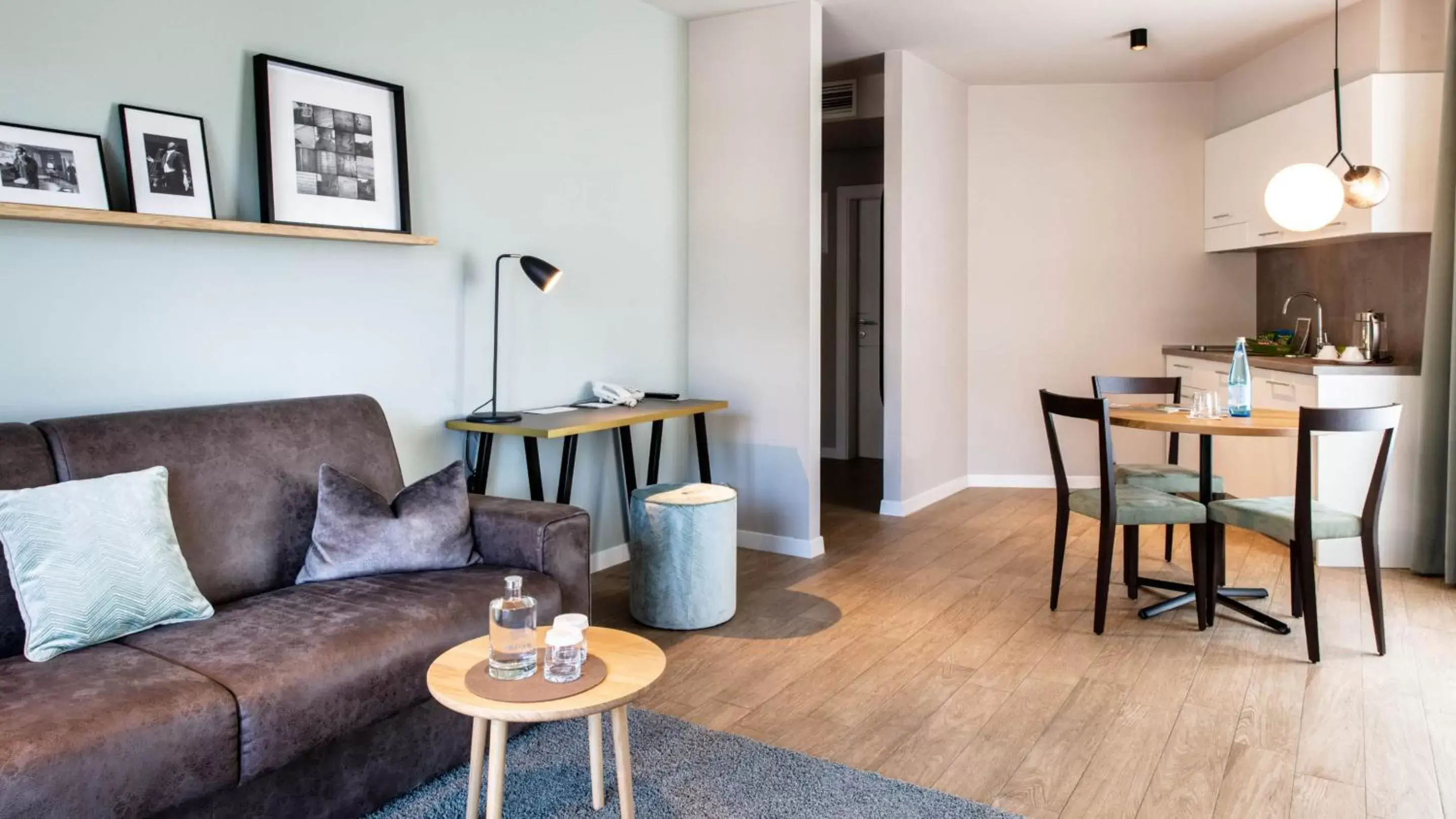 Kitchen or kitchenette, Seating Area in City Hotel Merano