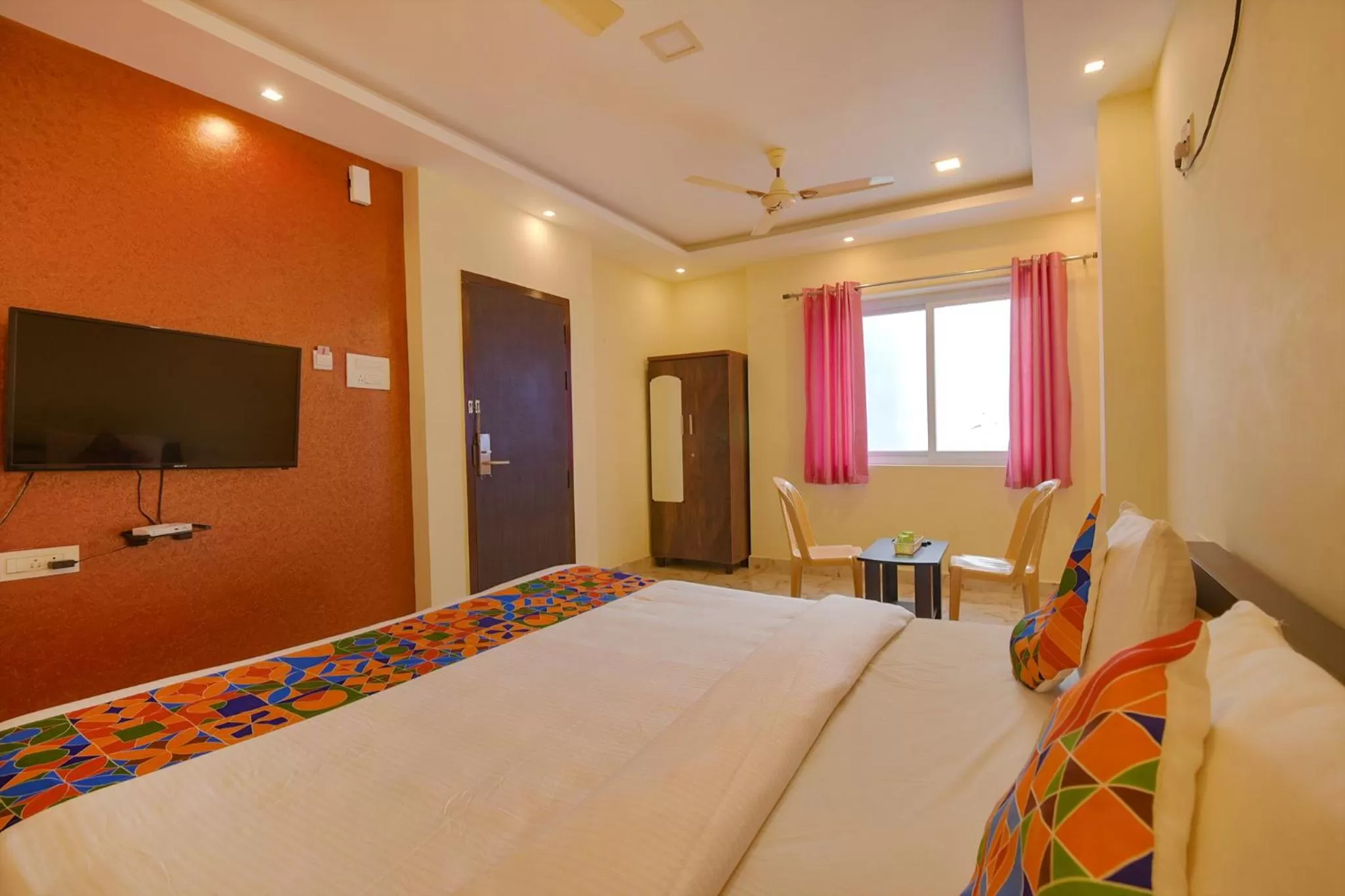 TV and multimedia, TV/Entertainment Center in FabHotel The Fortune Inn