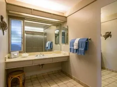 Bathroom in Kaanapali Maui at the Eldorado by OUTRIGGER