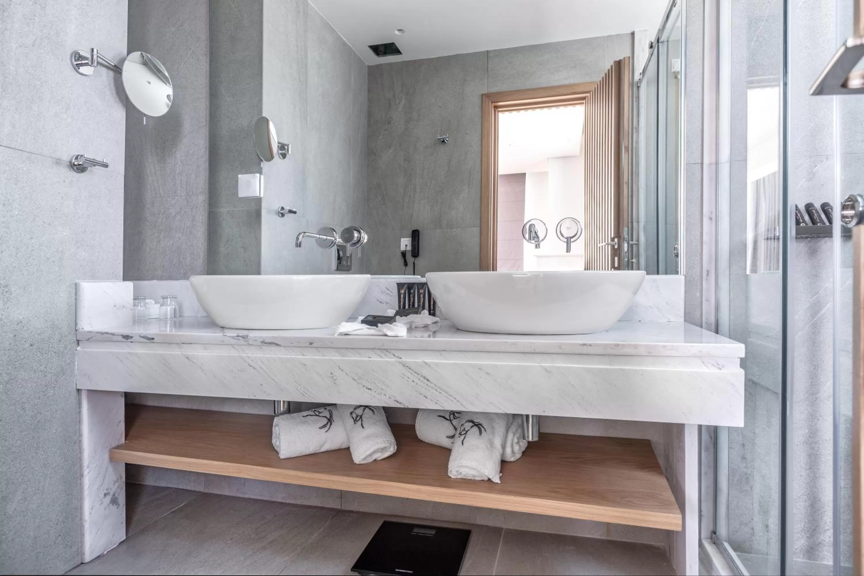 Bathroom in Glyfada Riviera Hotel