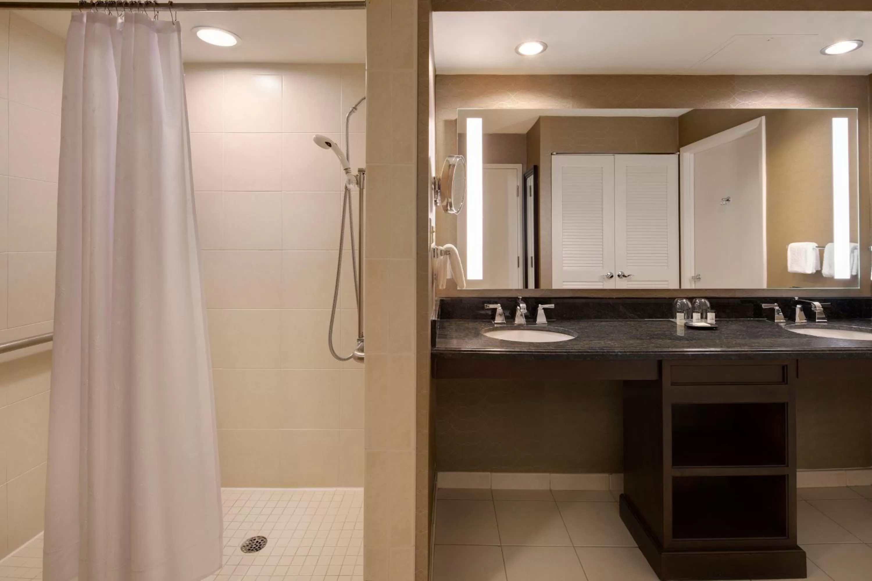 Bathroom in Sheraton Suites Fort Lauderdale West