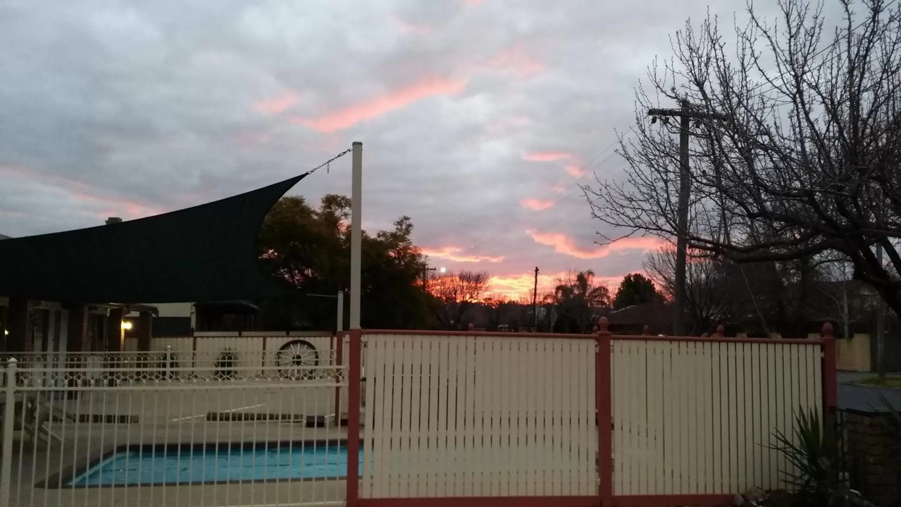 BBQ facilities, Swimming Pool in Tudor House Motel