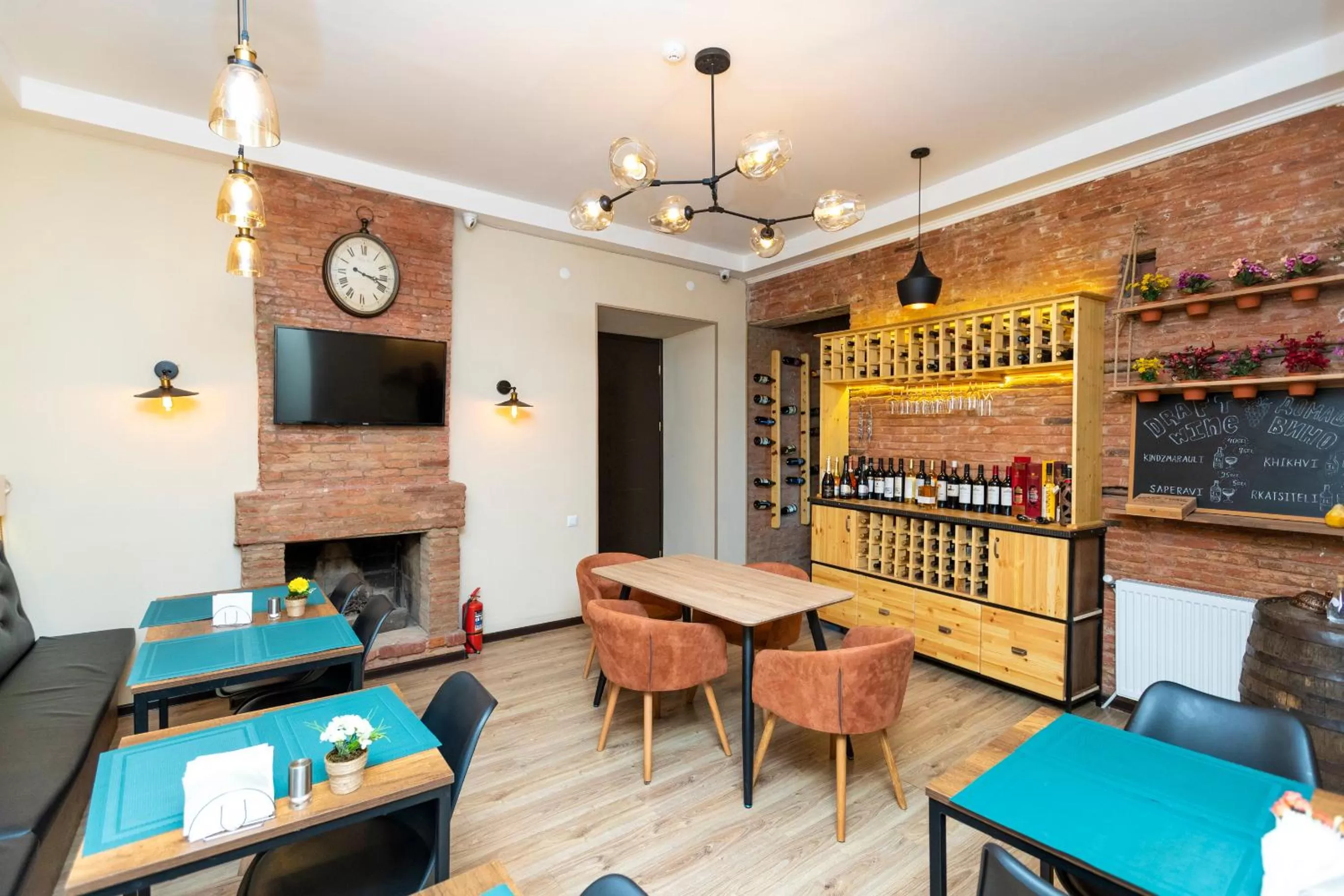 Restaurant/places to eat in Hotello