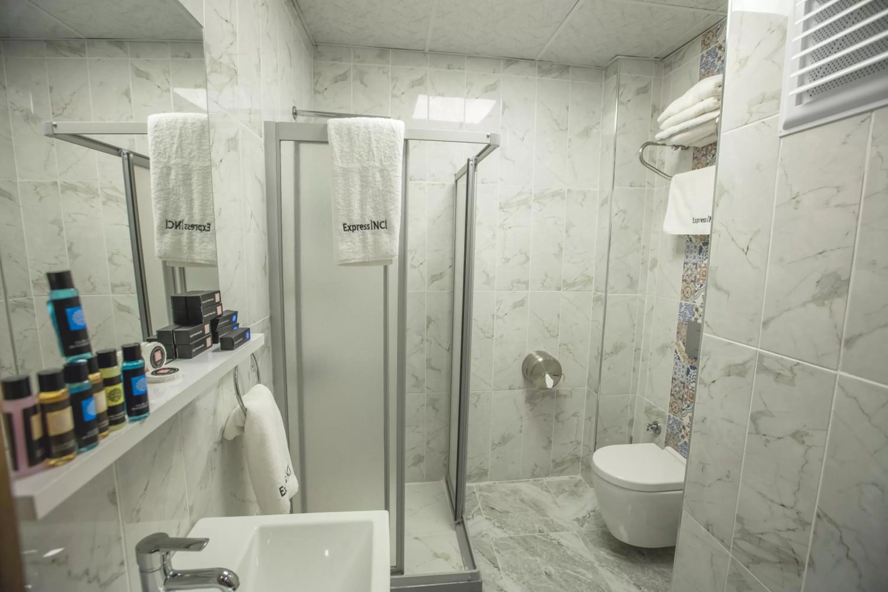 Shower in Express İnci Hotel