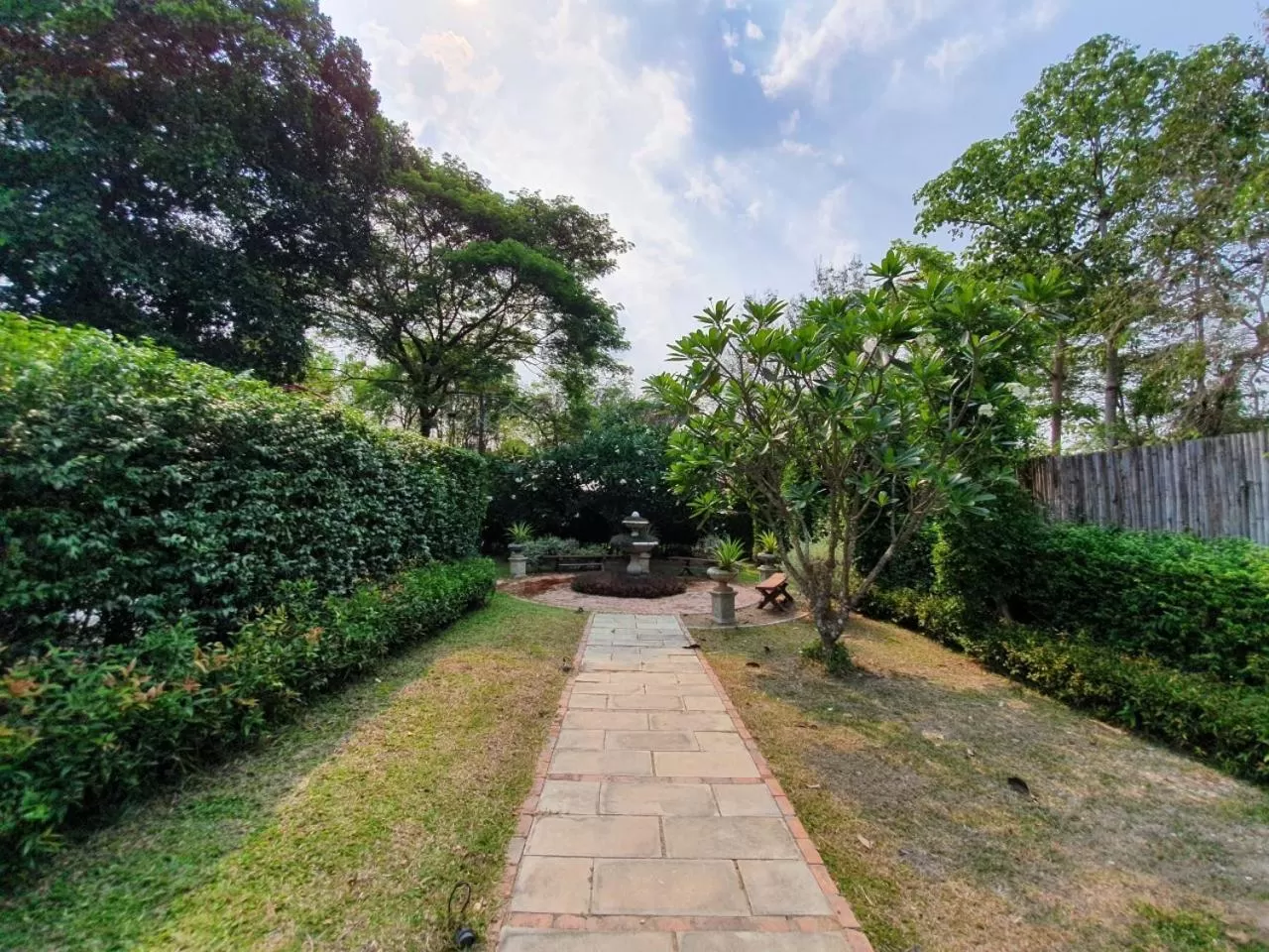 Garden in Tharaburi Resort