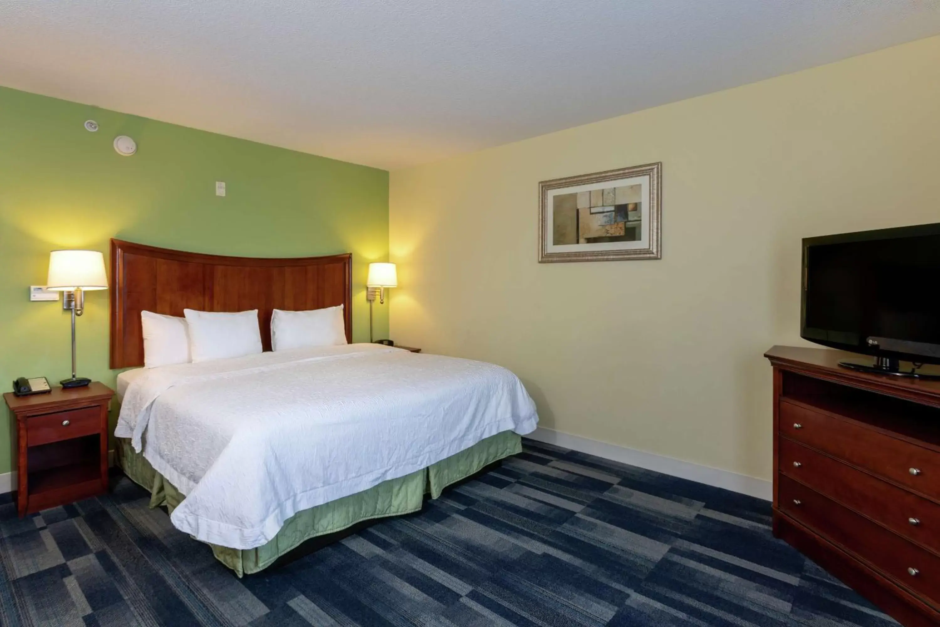 Bedroom, Bed in Hampton Inn & Suites - Fort Pierce