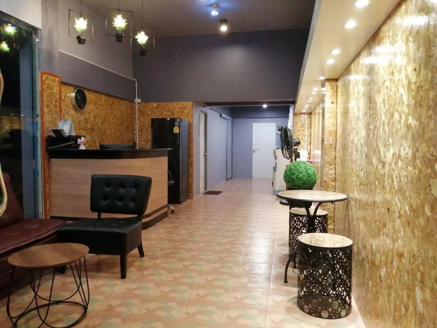 Communal lounge/ TV room, Lounge/Bar in SleepCats Hostel