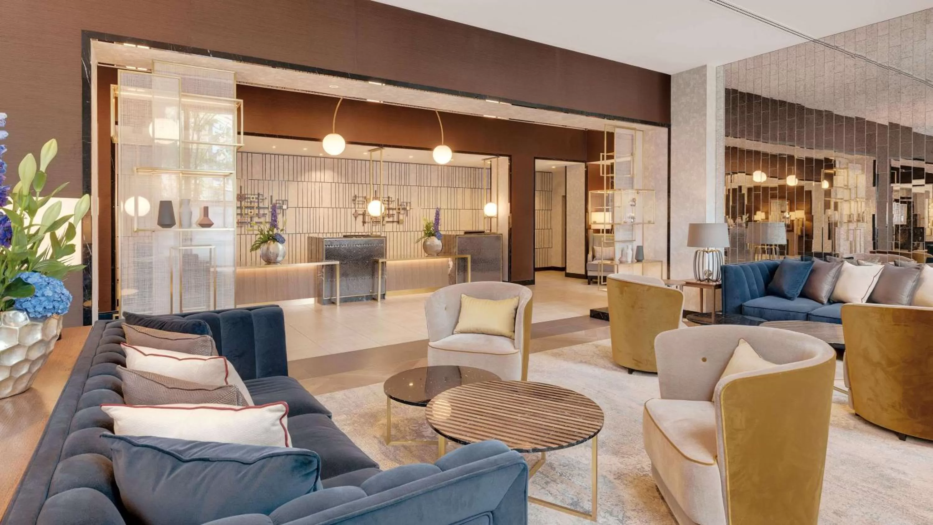 Lobby or reception in Hilton Munich City