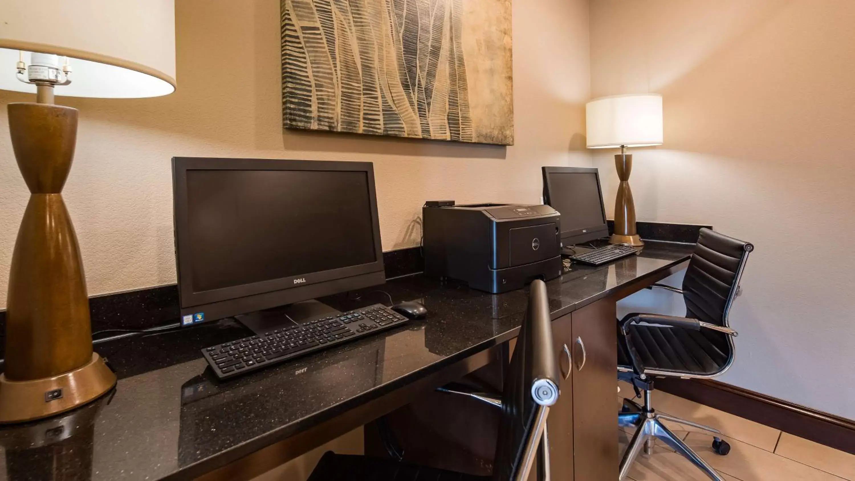 Business facilities, TV/Entertainment Center in Best Western Plus Overland Inn