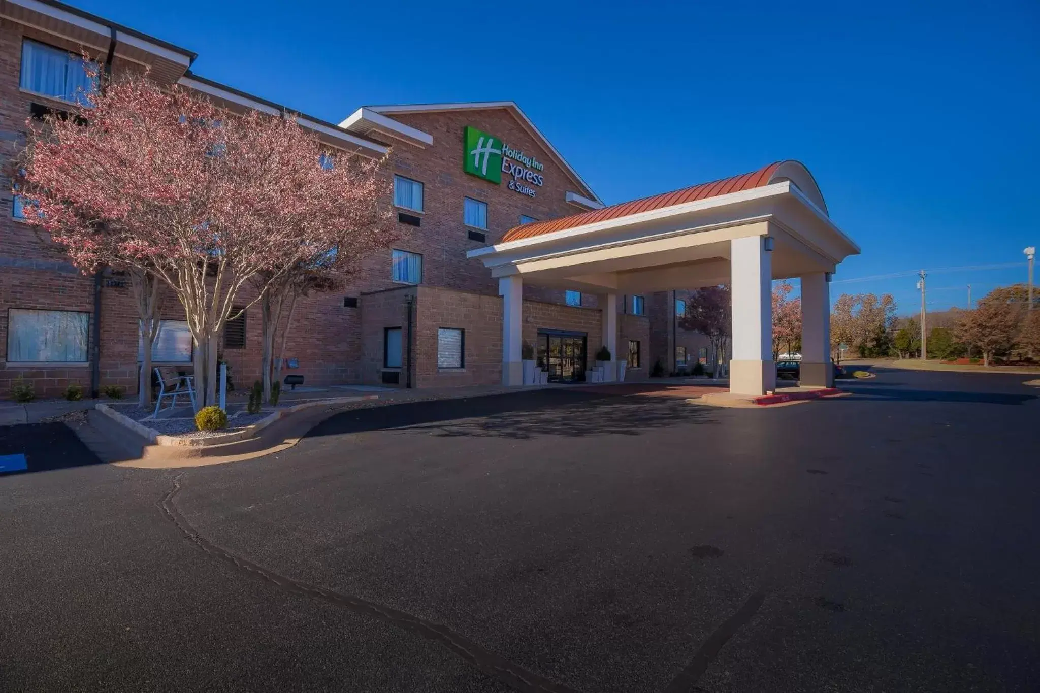 Property Building in Holiday Inn Express Hotel & Suites Edmond, an IHG Hotel