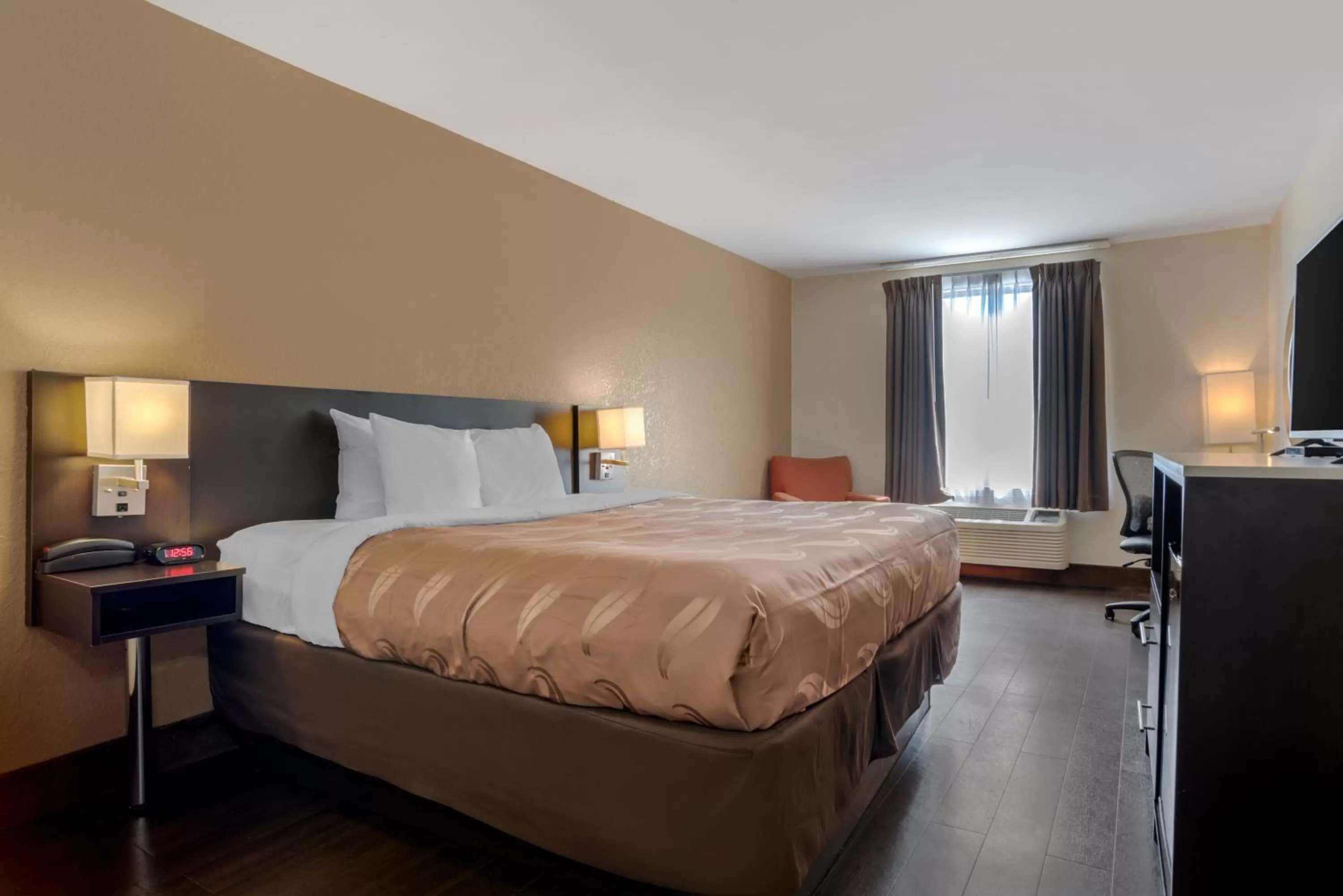 Bed in Quality Inn Phenix City Columbus