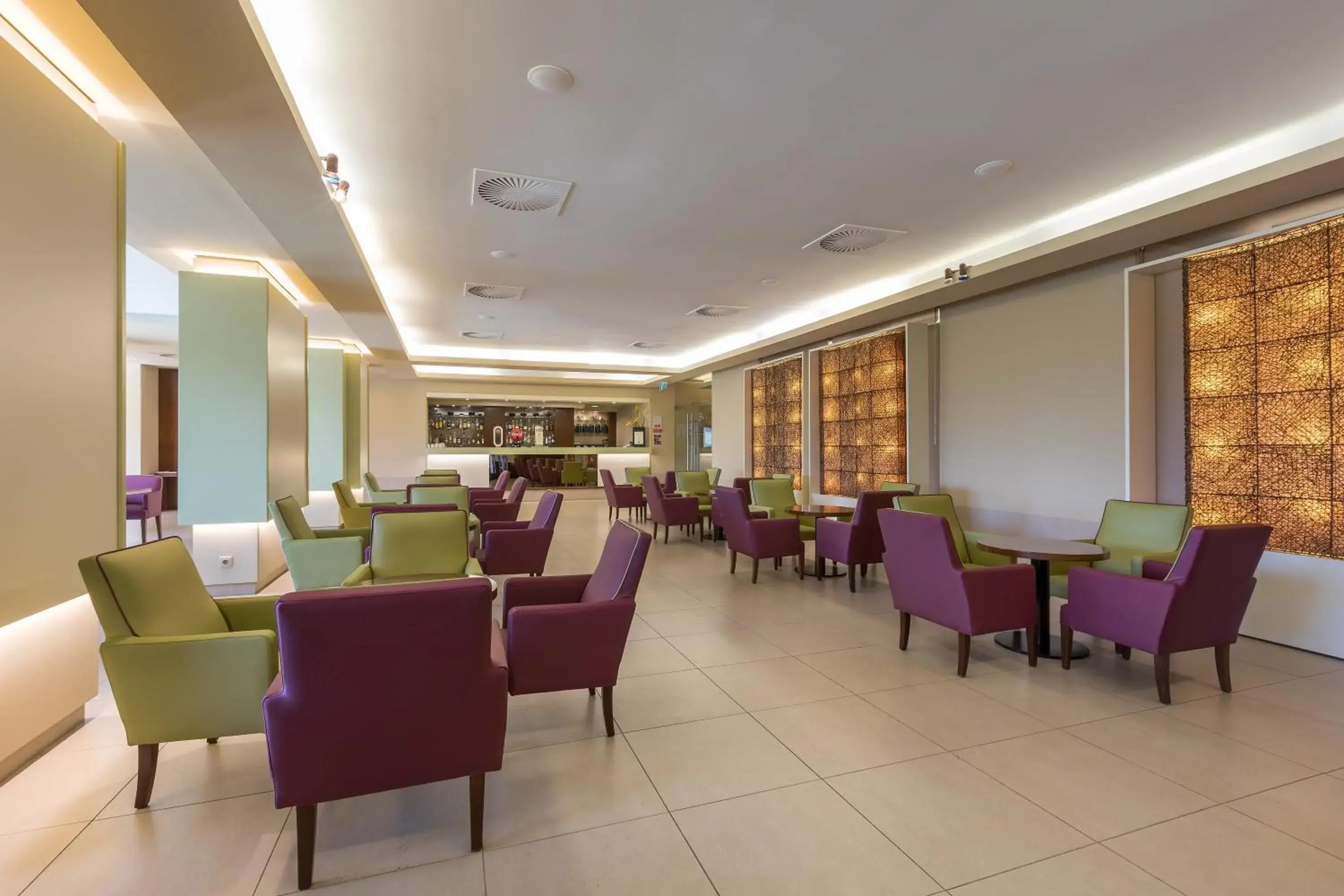 Lounge or bar, Restaurant/Places to Eat in NAU Sao Rafael Suites