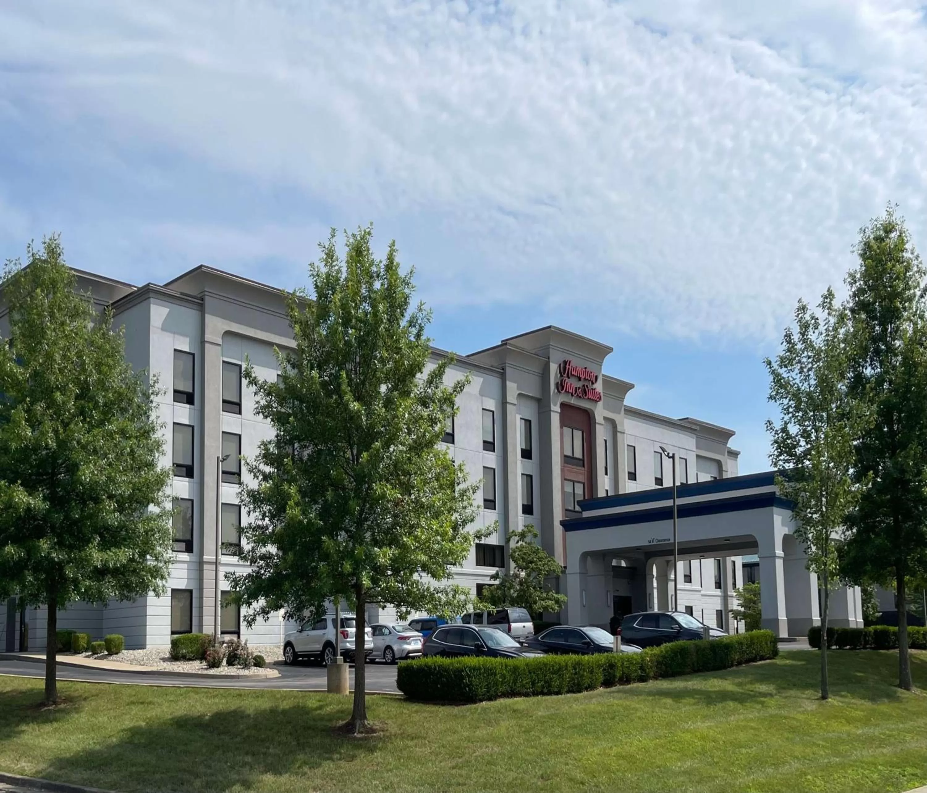 Property building in Hampton Inn & Suites Louisville East
