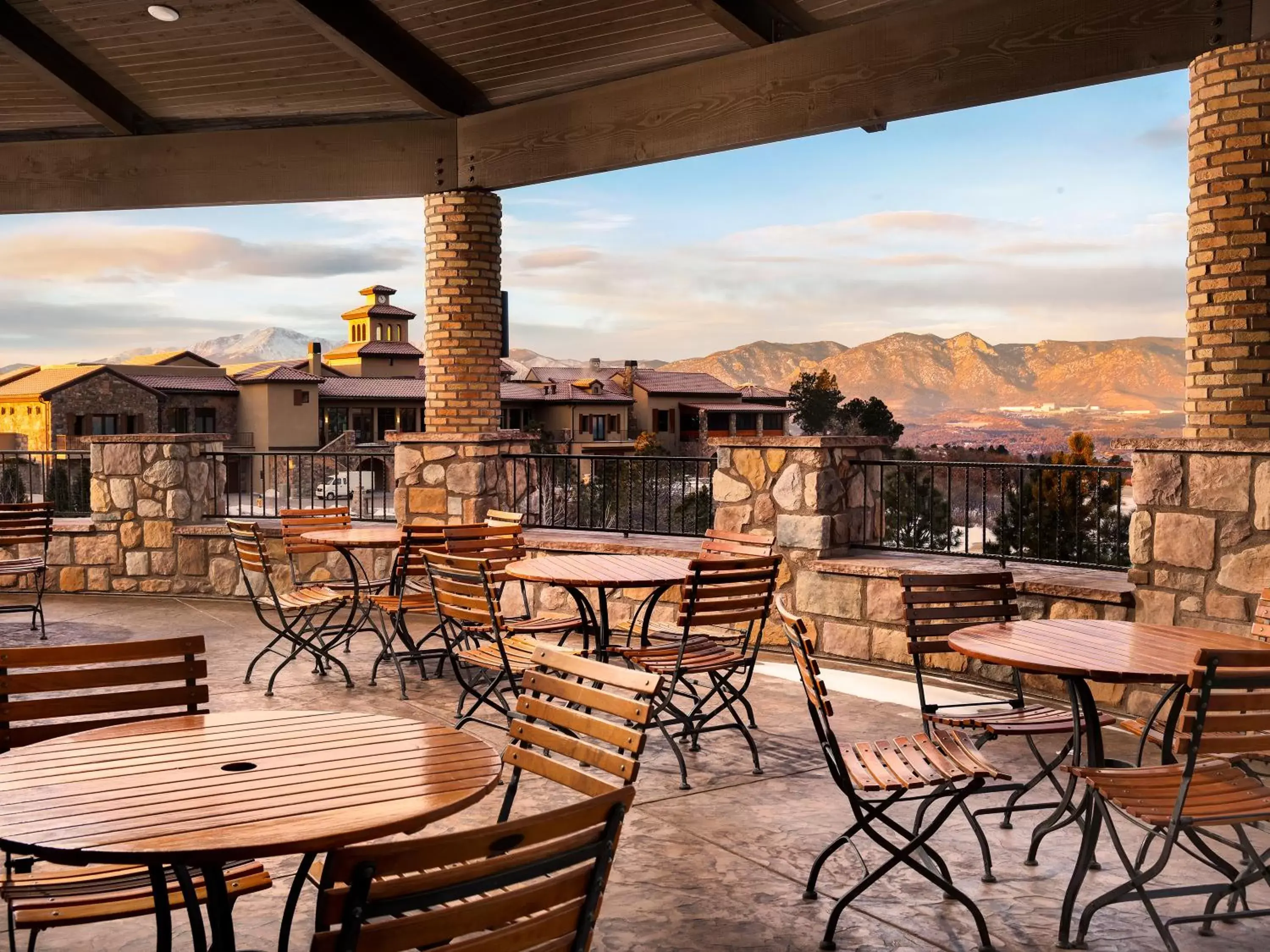 Balcony/Terrace, Restaurant/Places to Eat in The Lodge at Flying Horse