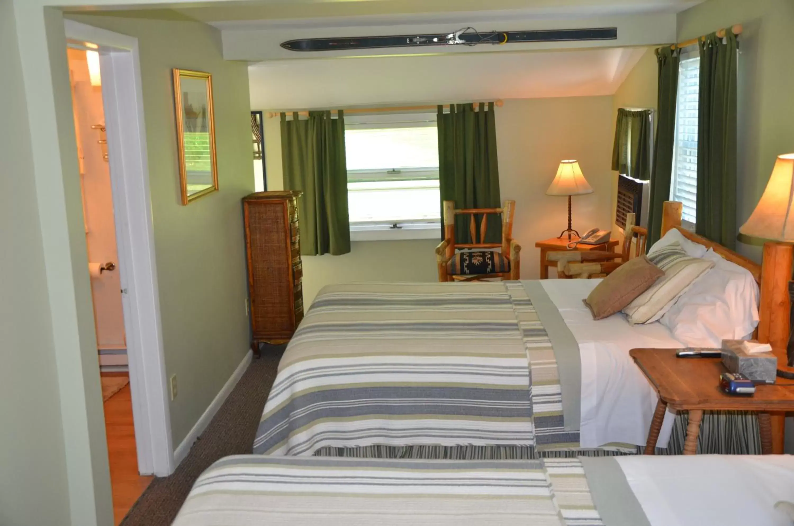 Day, Bed in Cornwall Inn