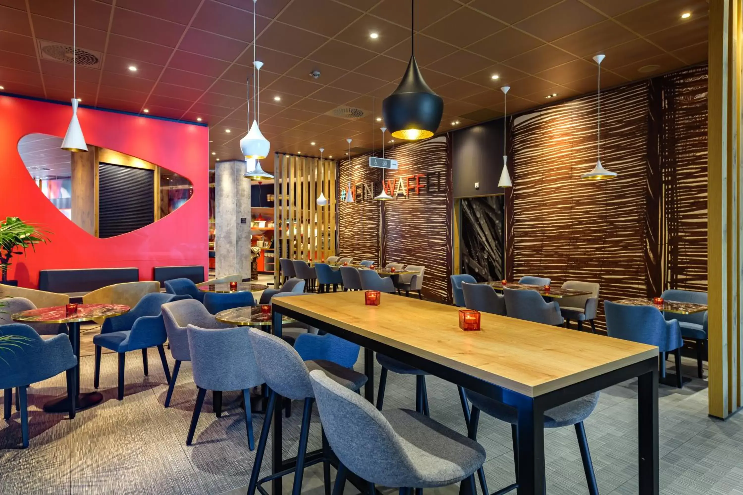 Lobby or reception, Restaurant/Places to Eat in Ibis Berlin Hauptbahnhof