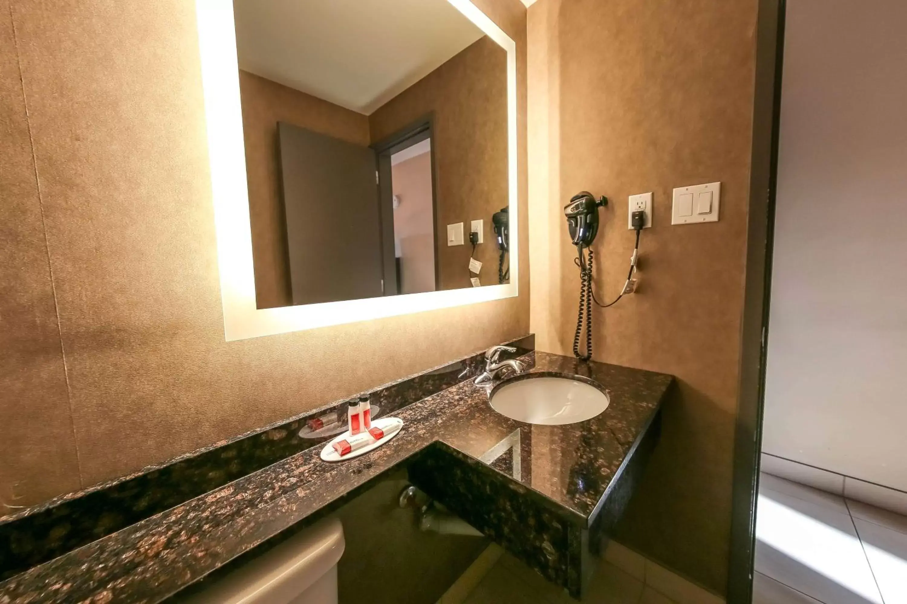 Bathroom in Howard Johnson by Wyndham Winnipeg West