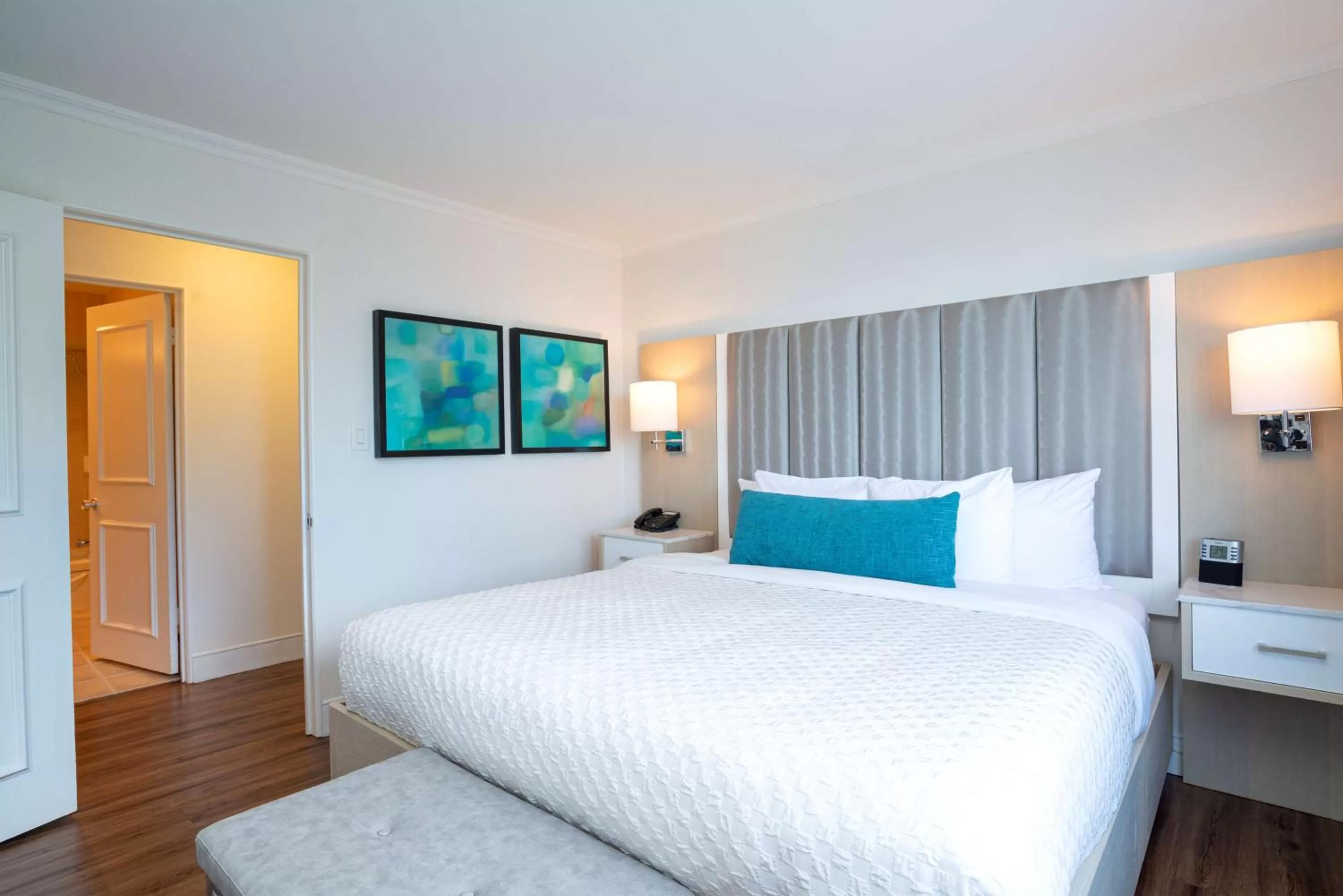 Photo of the whole room, Bed in Best Western Dorchester Hotel