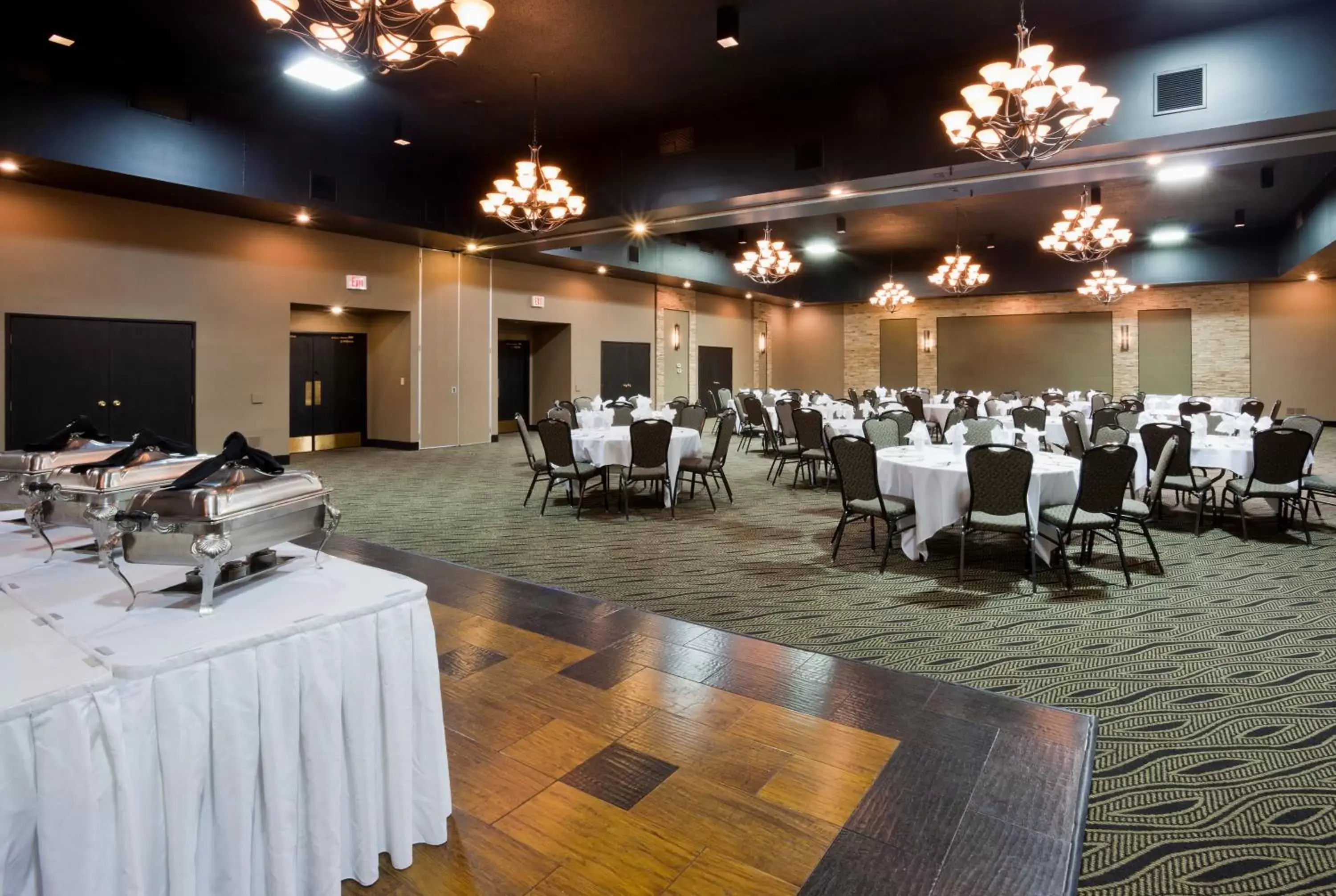 Business facilities, Restaurant/Places to Eat in Carrollton Hotel