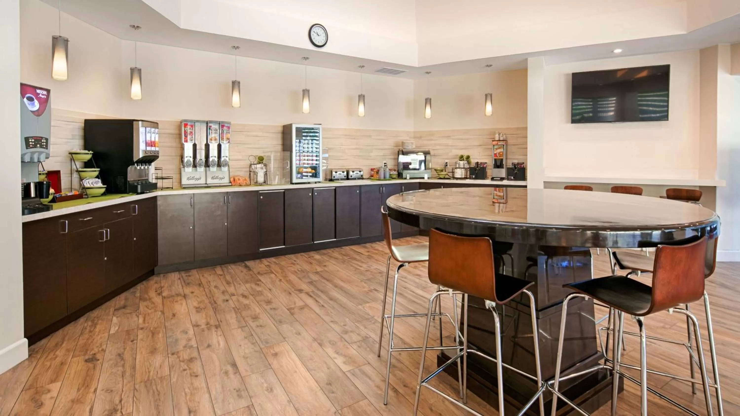 Breakfast in The Encinitan Hotel & Suites