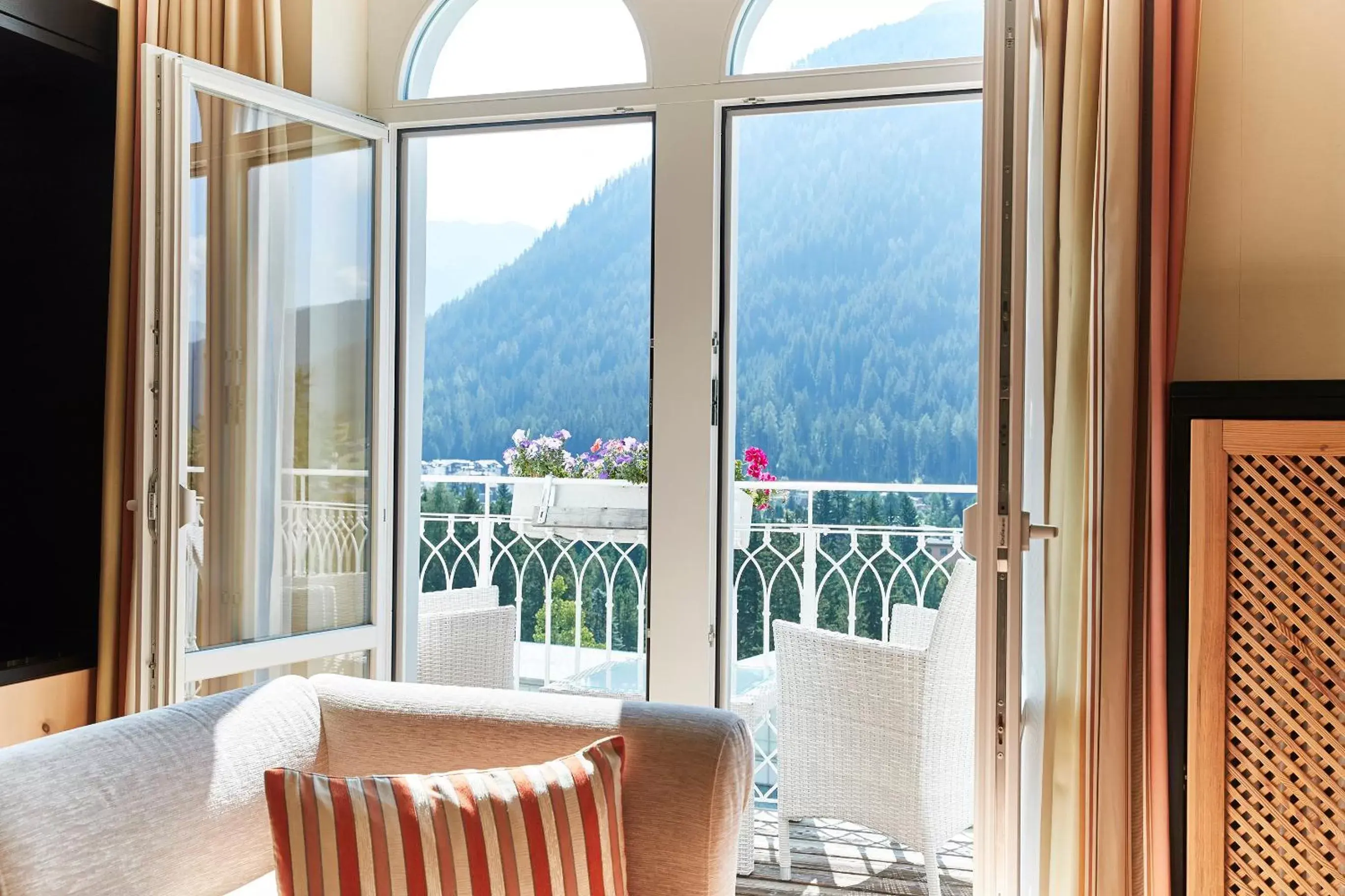 Balcony/Terrace, Mountain View in Steigenberger Icon Grandhotel Belvédère