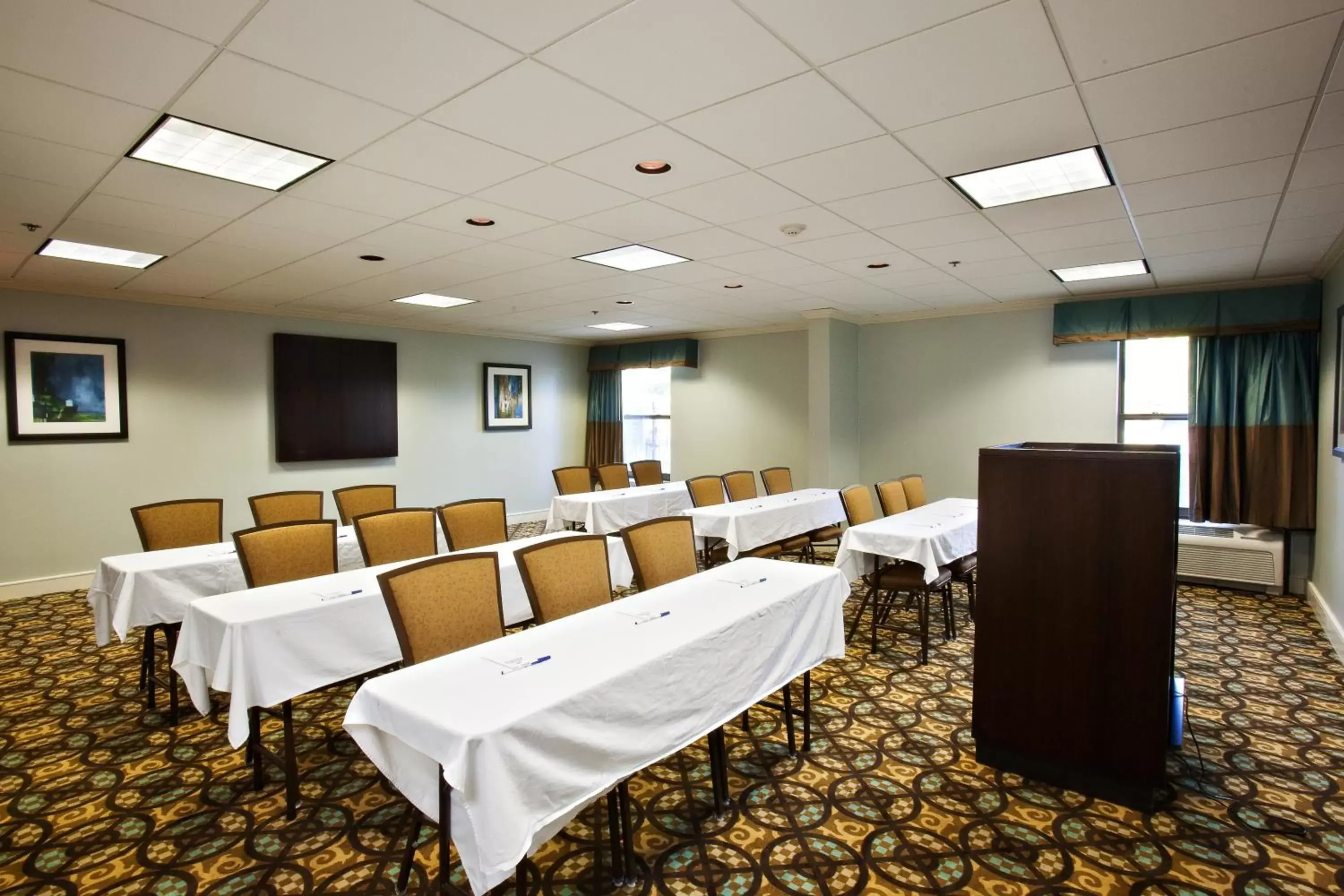 Meeting/conference room in Holiday Inn Express Indianapolis Airport, an IHG Hotel