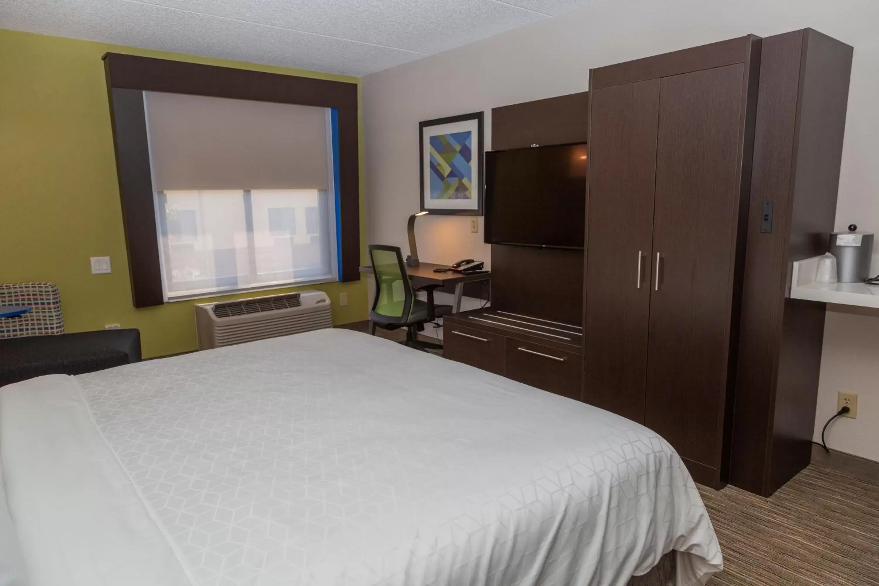 Photo of the whole room, Bed in Holiday Inn Express Clayton Southeast Raleigh, an IHG Hotel