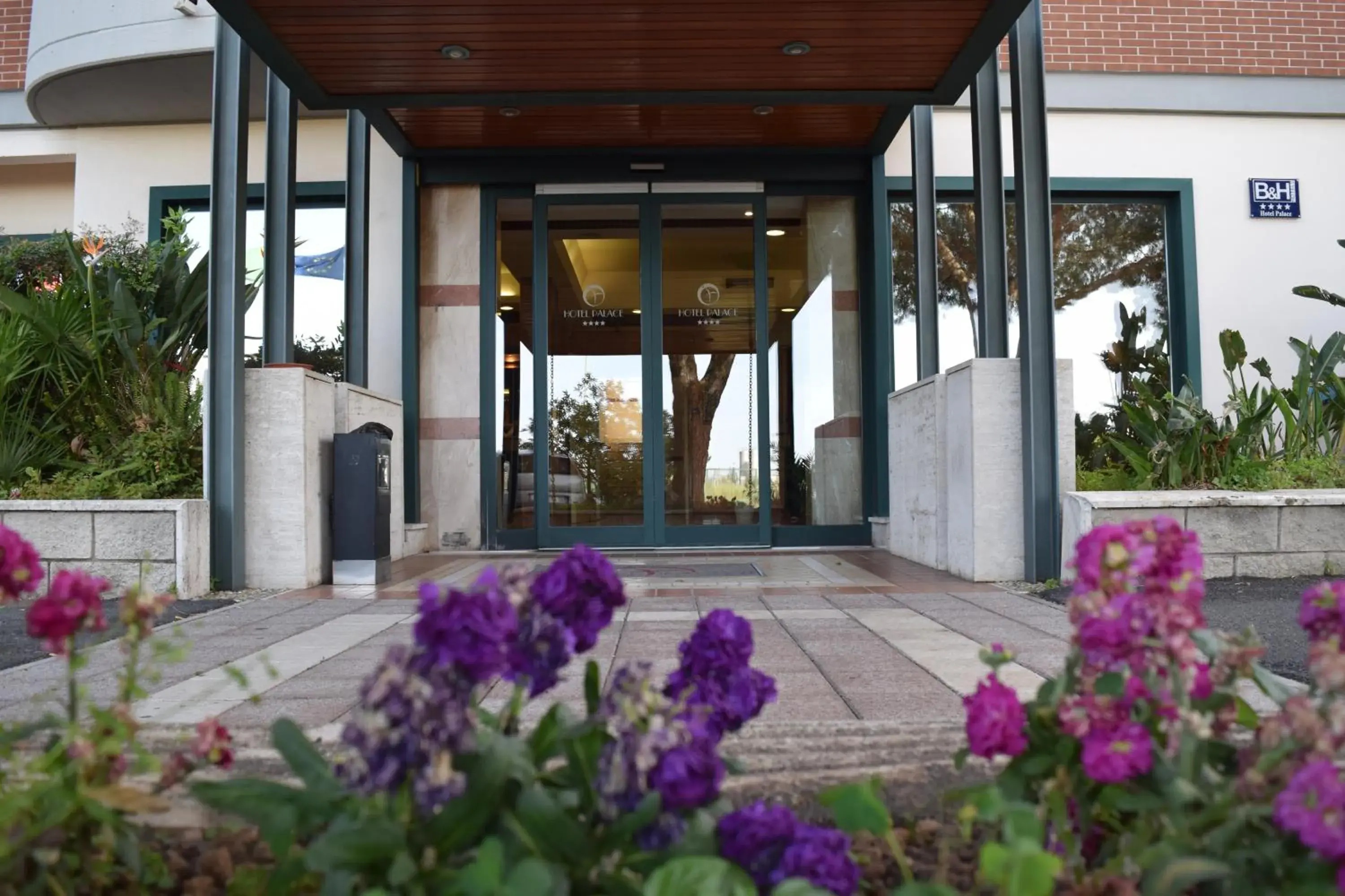 Facade/entrance in Hotel Palace 2000