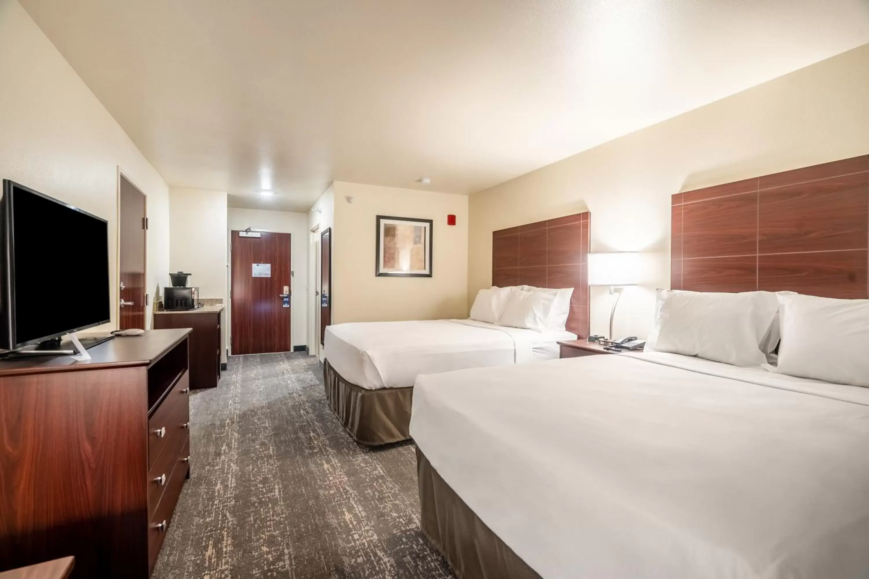 Bed in Cobblestone Hotel & Suites - Andrews