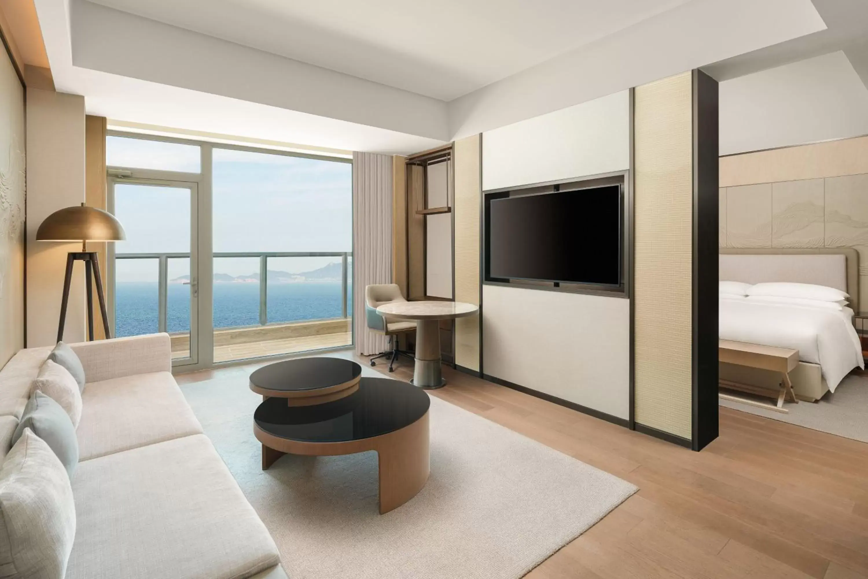 Living room, TV/Entertainment Center in Yantai Marriott Hotel