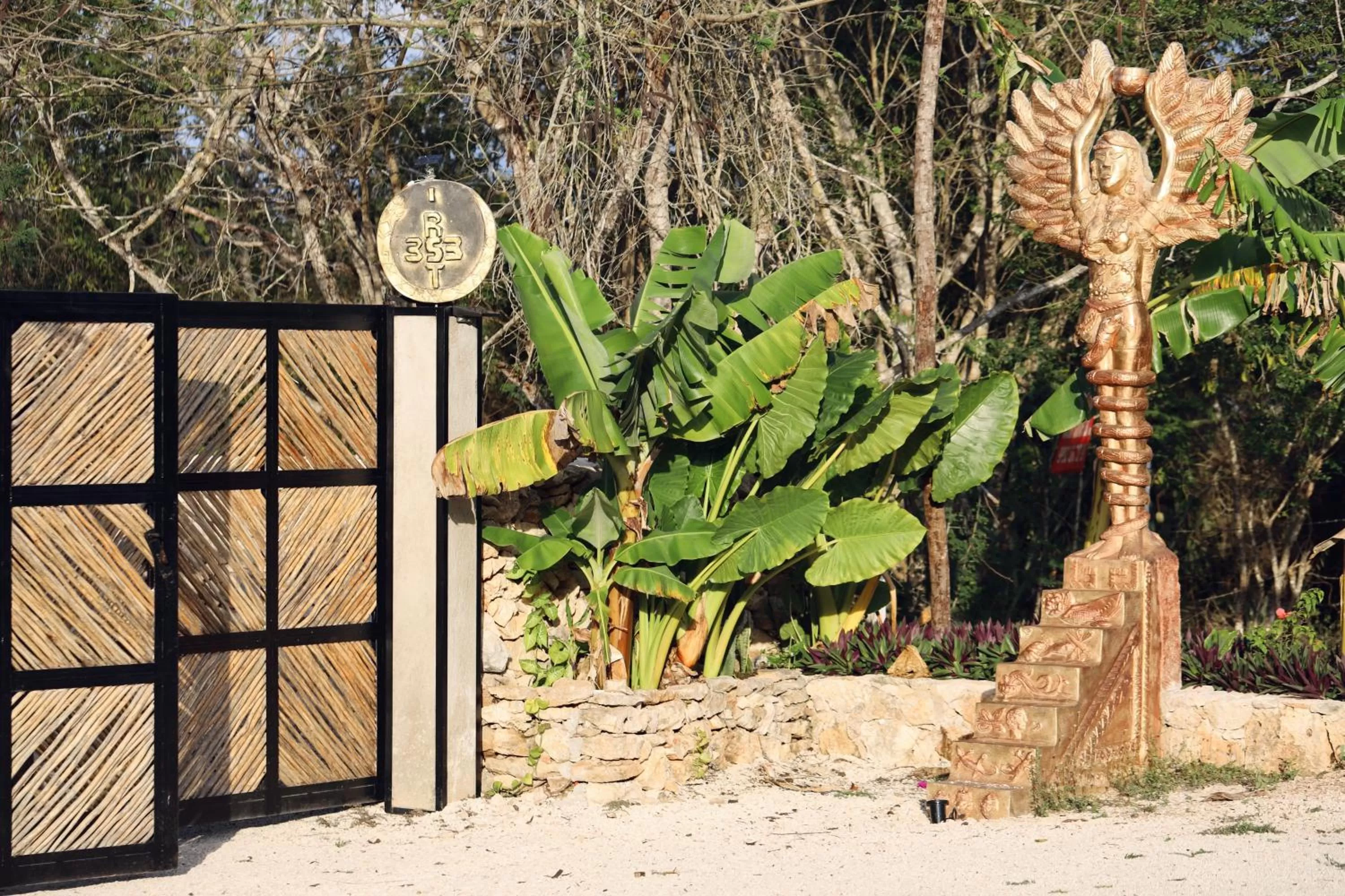 Facade/entrance in RESET ATEMPORAL