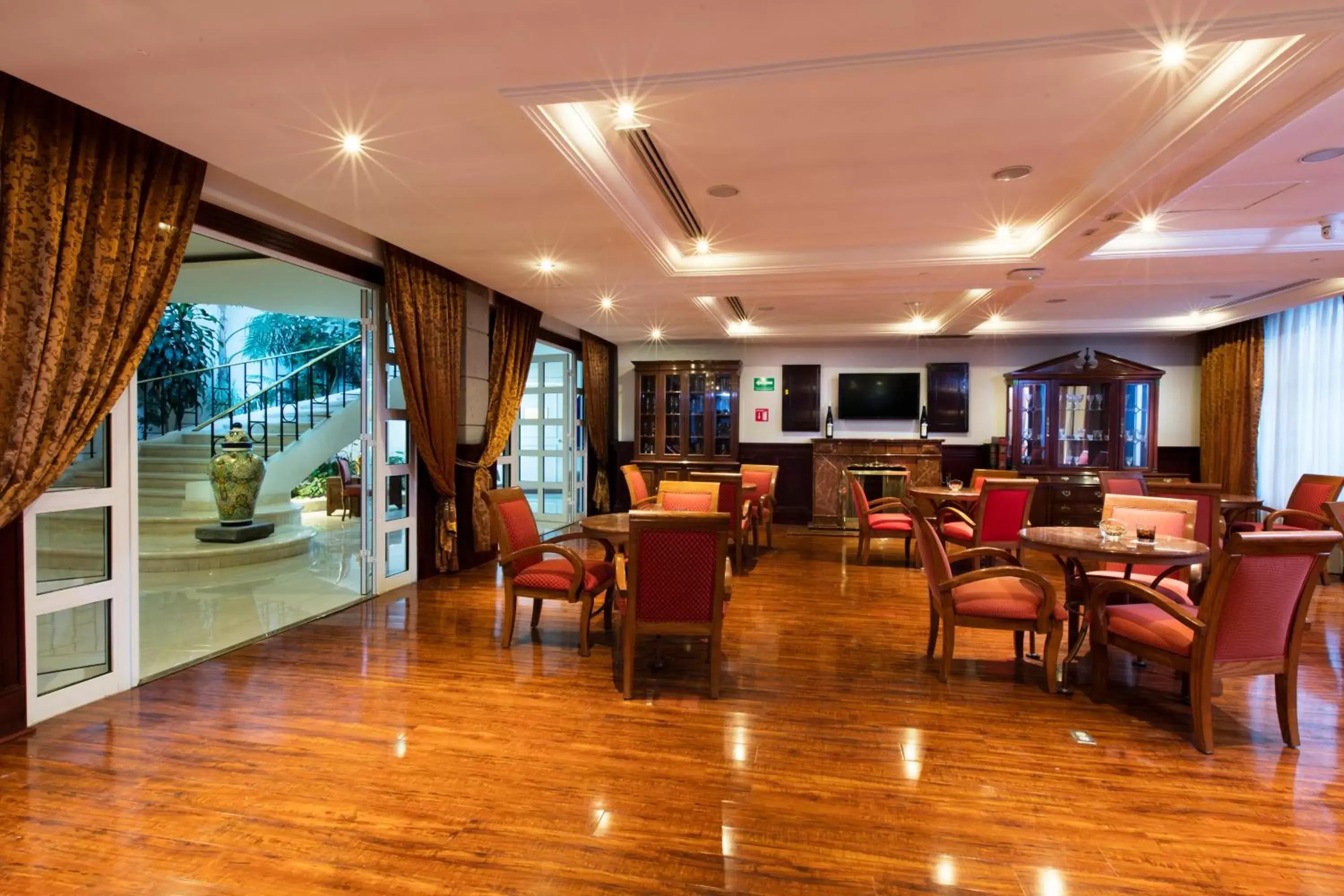 Lounge or bar, Restaurant/Places to Eat in Krystal Satelite Maria Barbara