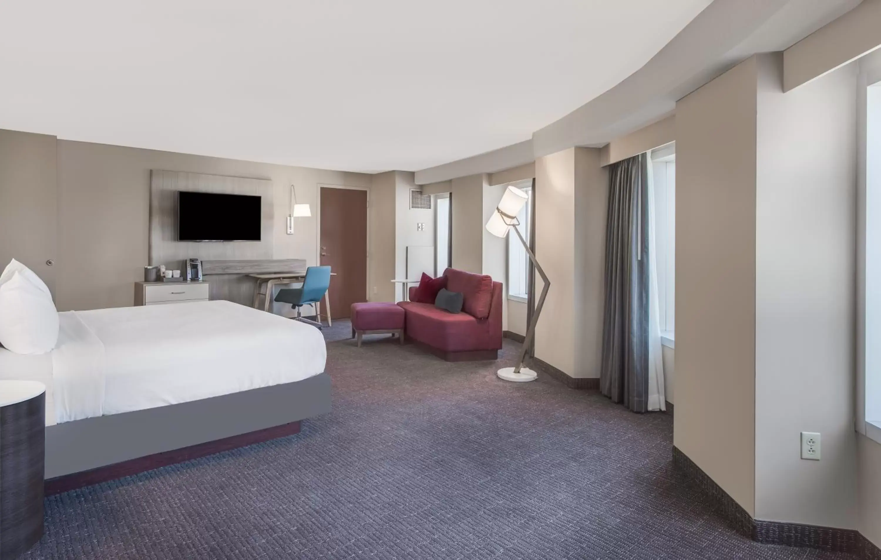 Photo of the whole room, Bed in Crowne Plaza Cleveland at Playhouse Square by IHG Photo of the whole room, Bed in Crowne Plaza Cleveland at Playhouse Square by IHG