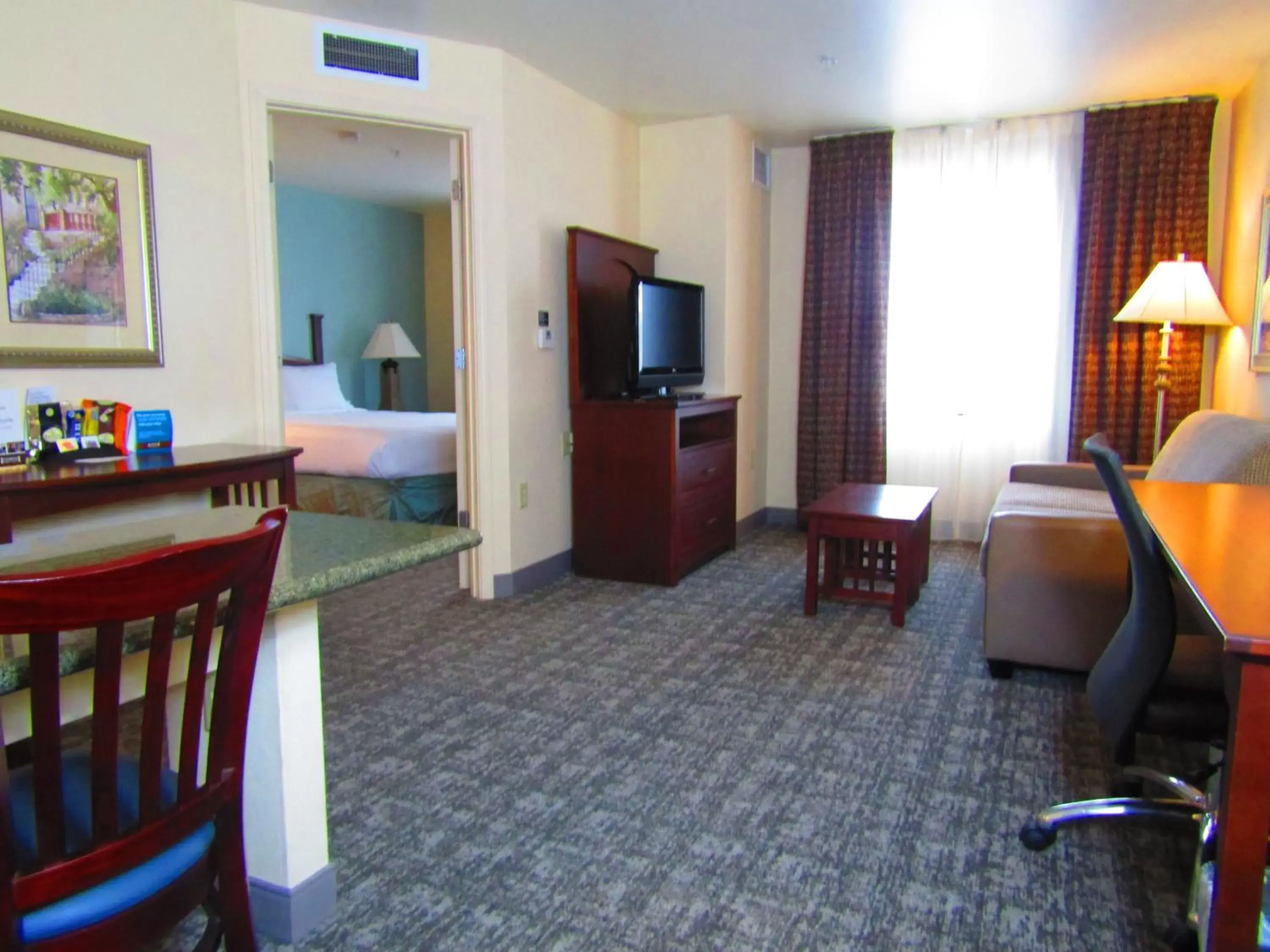 Living room, TV/Entertainment Center in Staybridge Suites Rochester University, an IHG Hotel