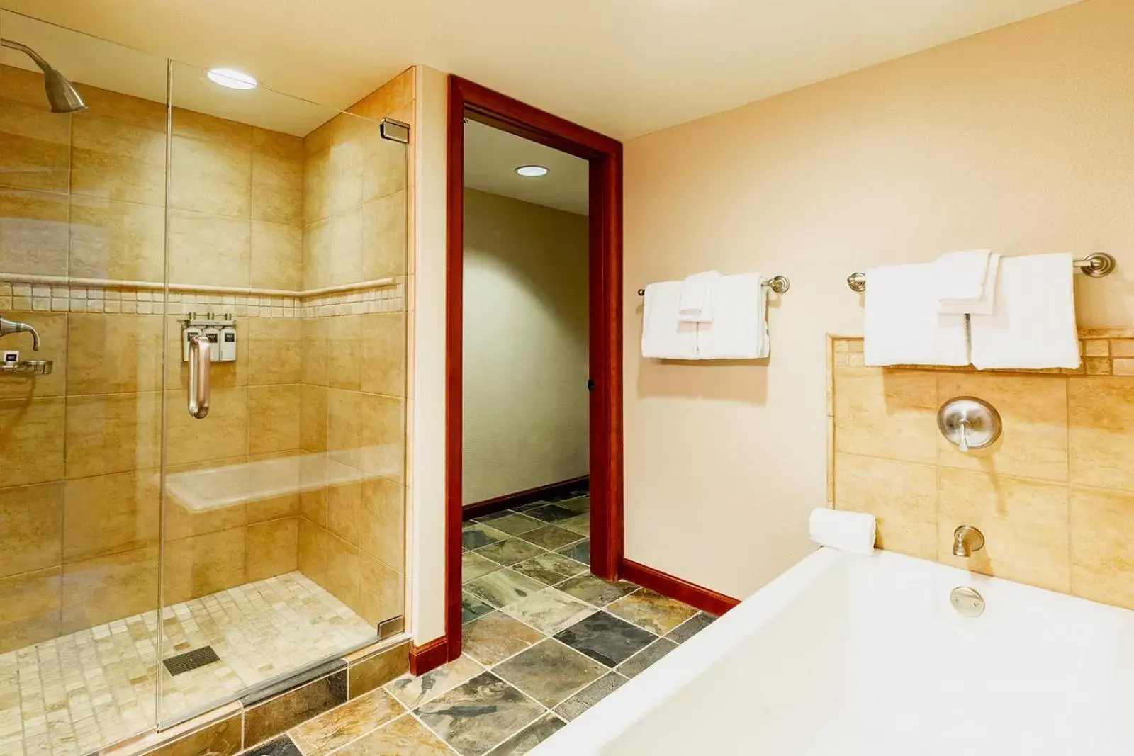 Bathroom in Everline Resort & Spa