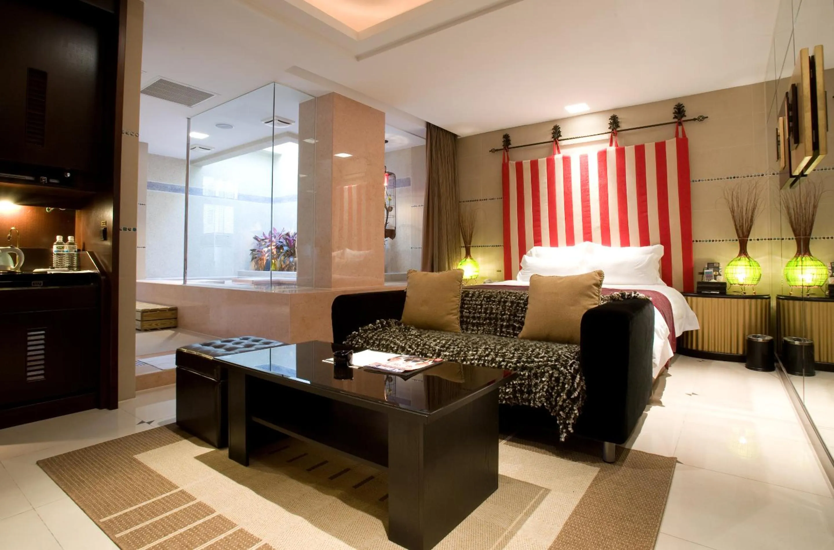 Photo of the whole room, Bed in Yes Motel