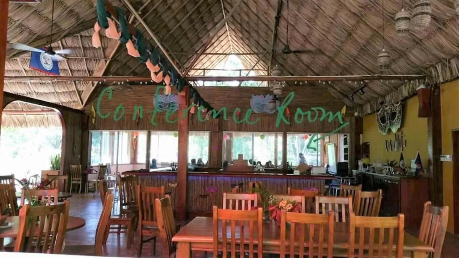 Restaurant/places to eat in KikiWitz Resort