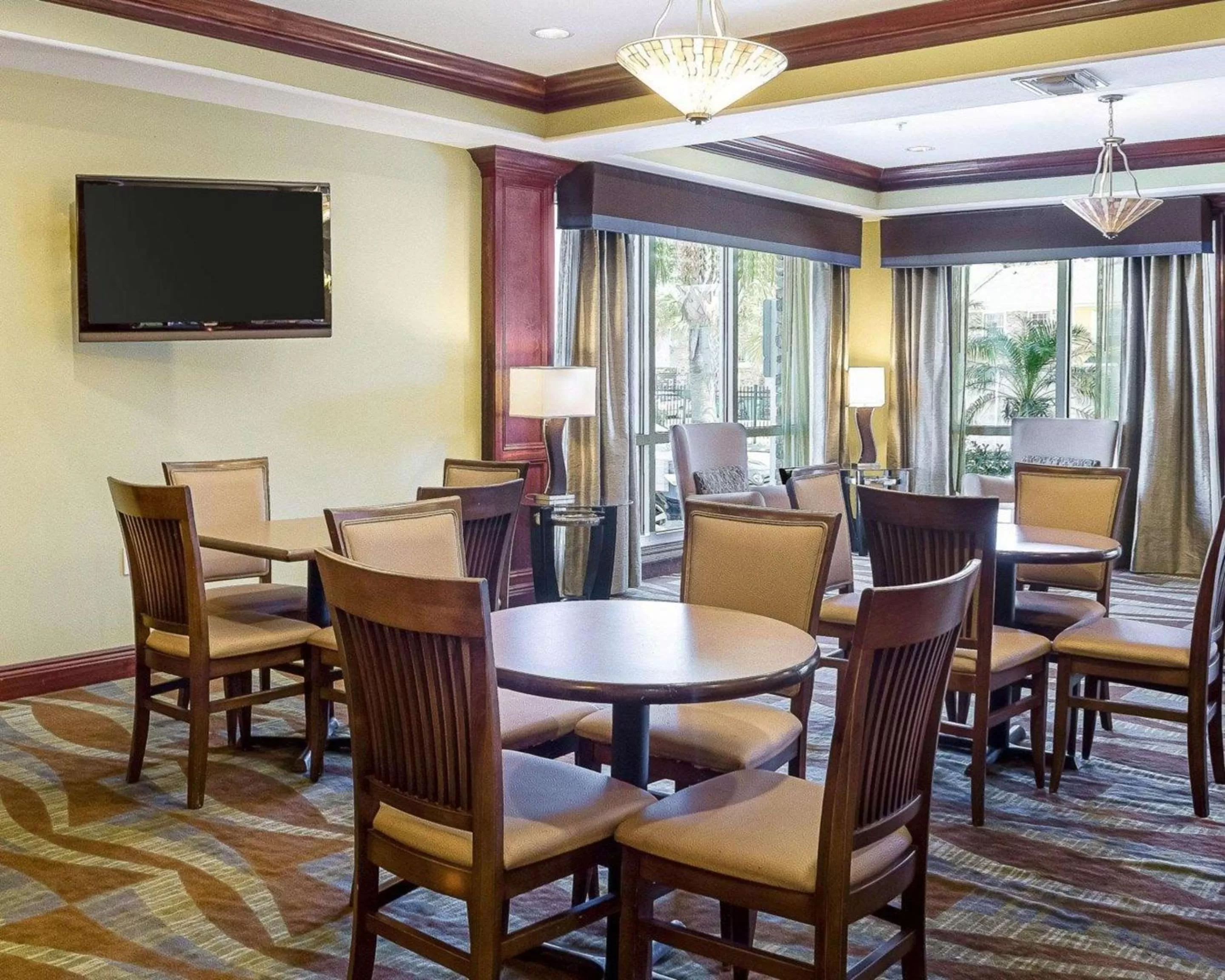 Restaurant/places to eat in Comfort Suites Harvey - New Orleans West